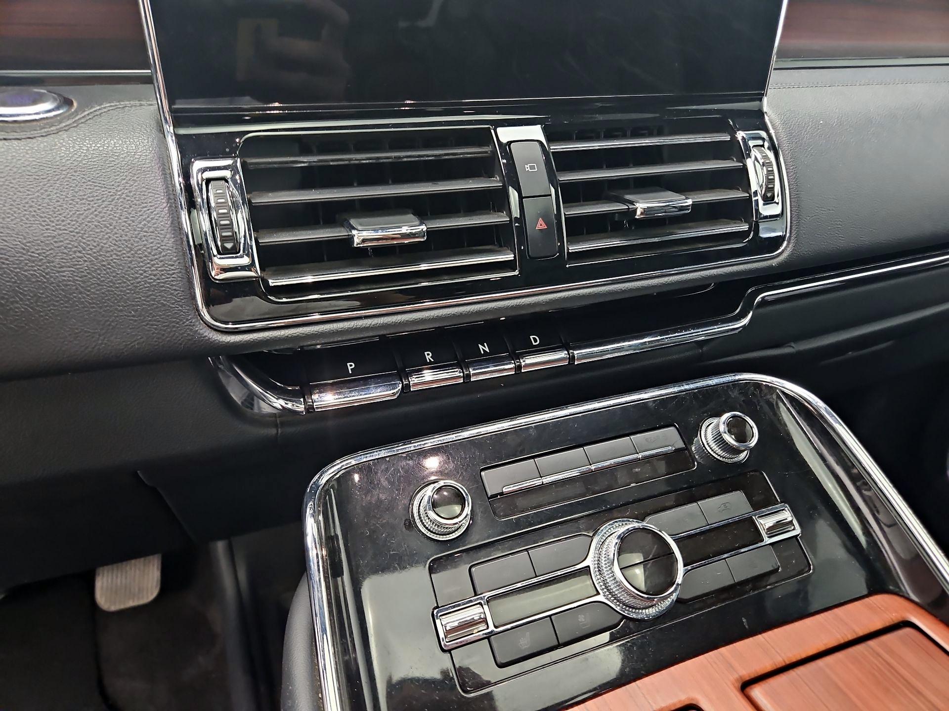Thumbnail: 2023 Lincoln Navigator L - 16