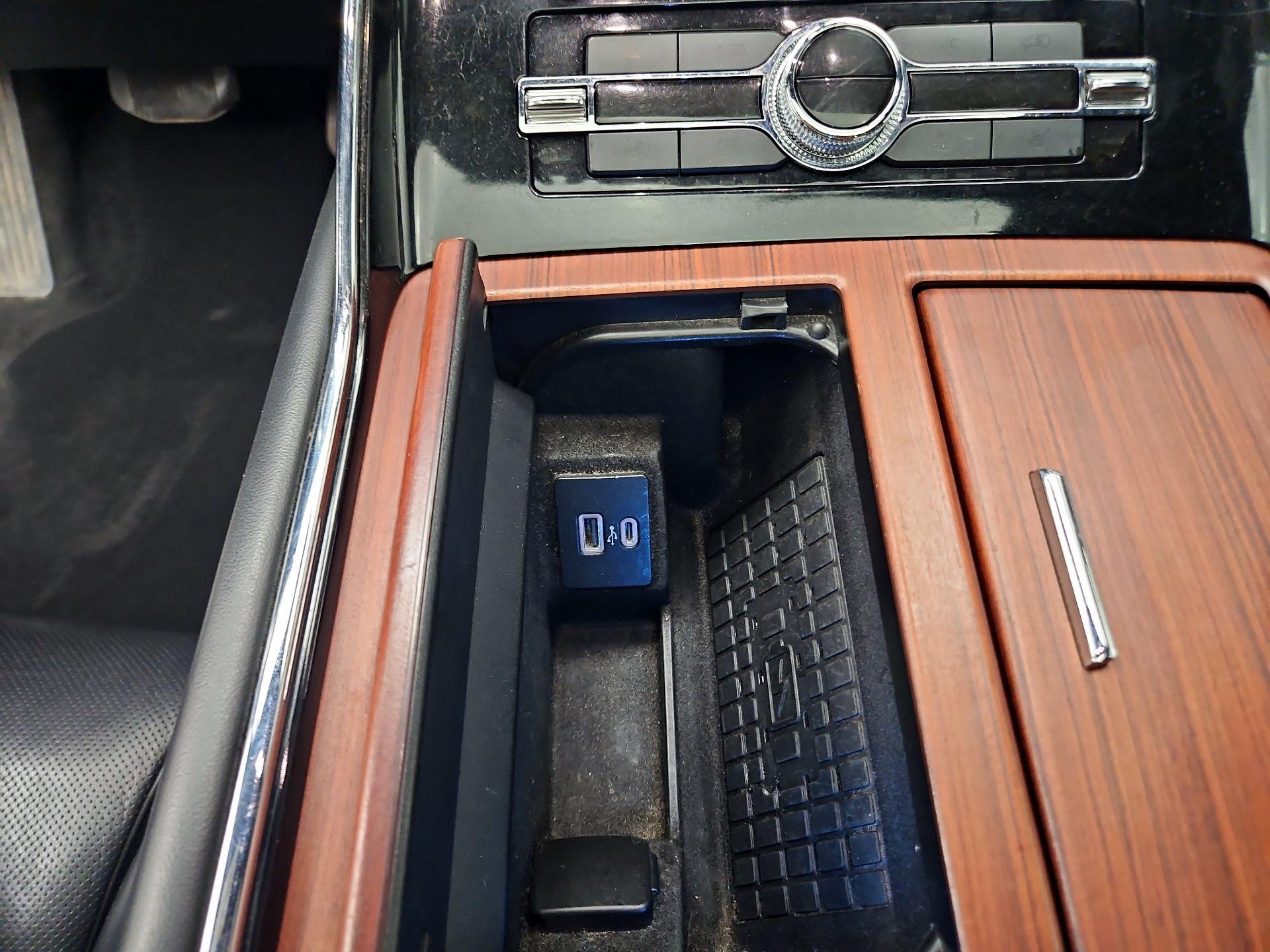 Thumbnail: 2023 Lincoln Navigator L - 17