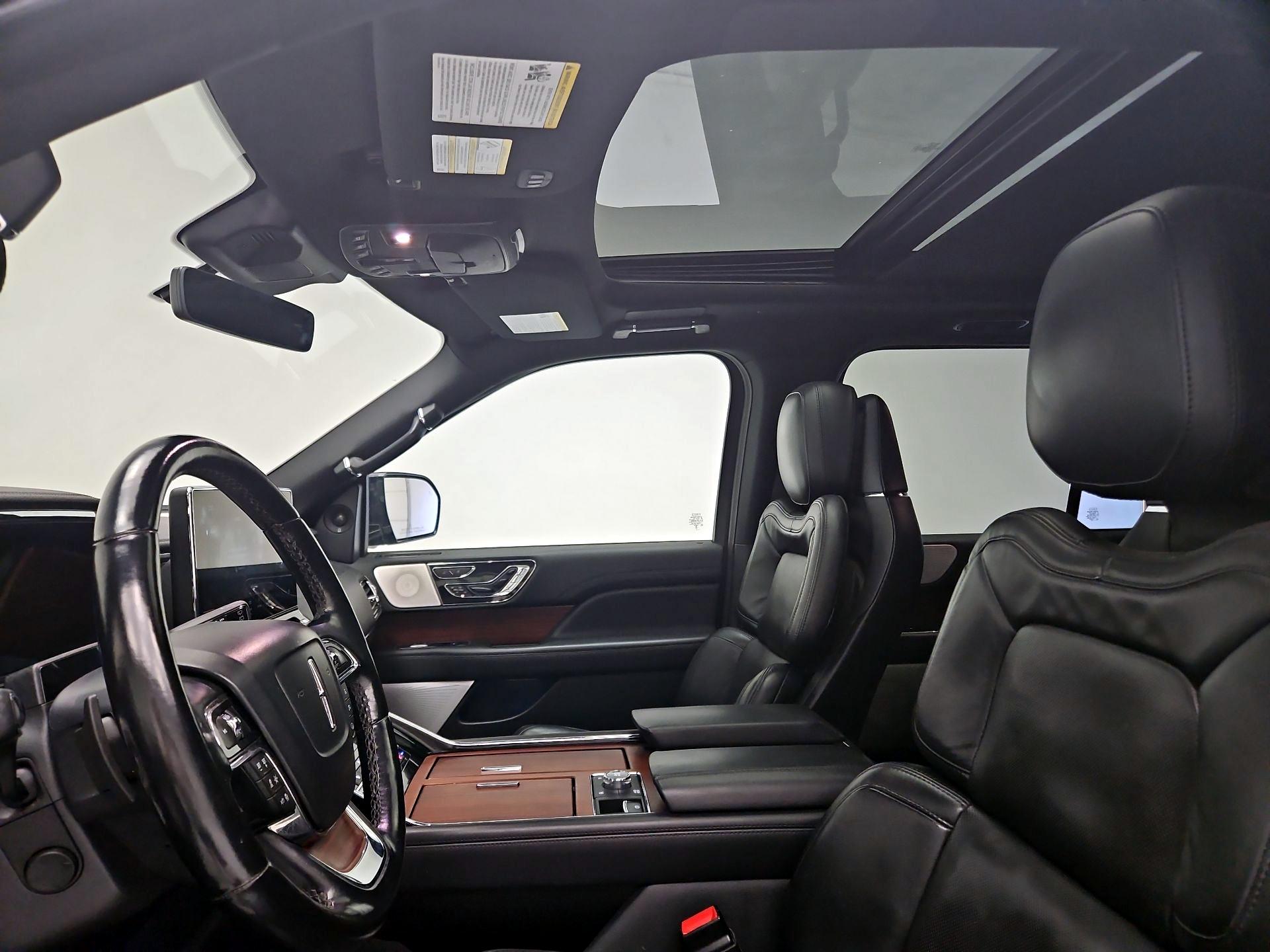 Thumbnail: 2023 Lincoln Navigator L - 18