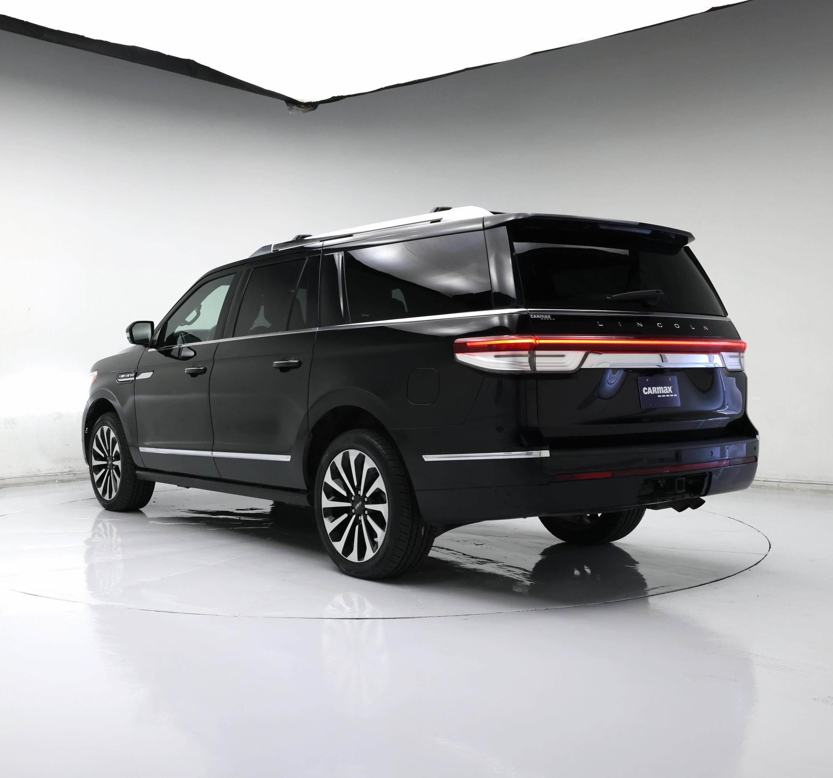 Thumbnail: 2023 Lincoln Navigator L - 2
