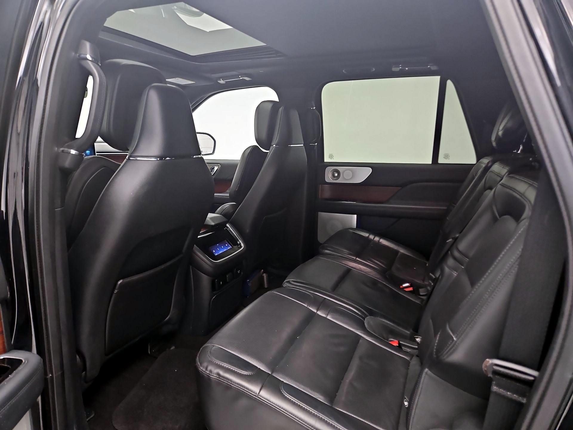 Thumbnail: 2023 Lincoln Navigator L - 19