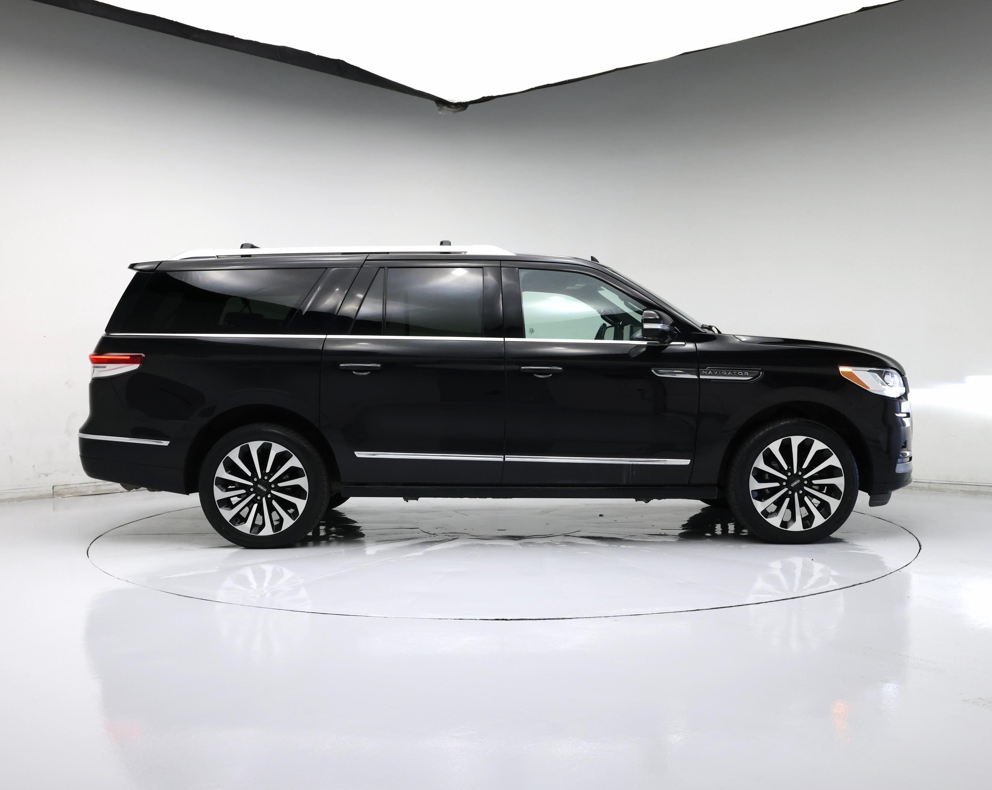 Thumbnail: 2023 Lincoln Navigator L - 7