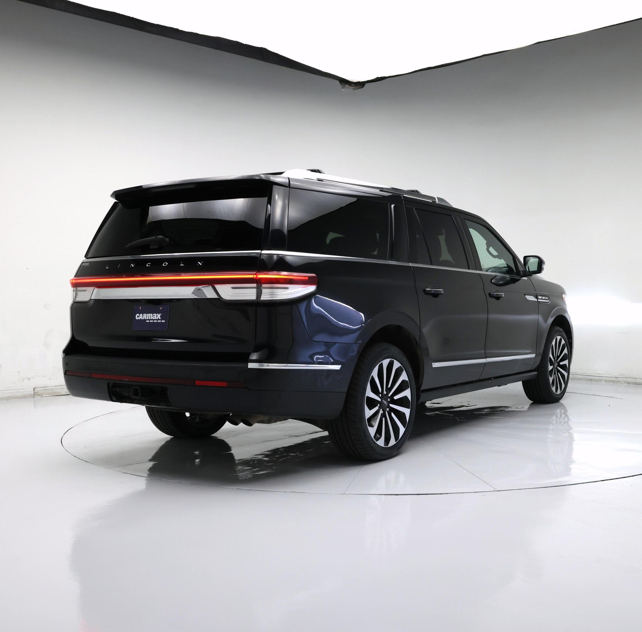 Thumbnail: 2023 Lincoln Navigator L - 8