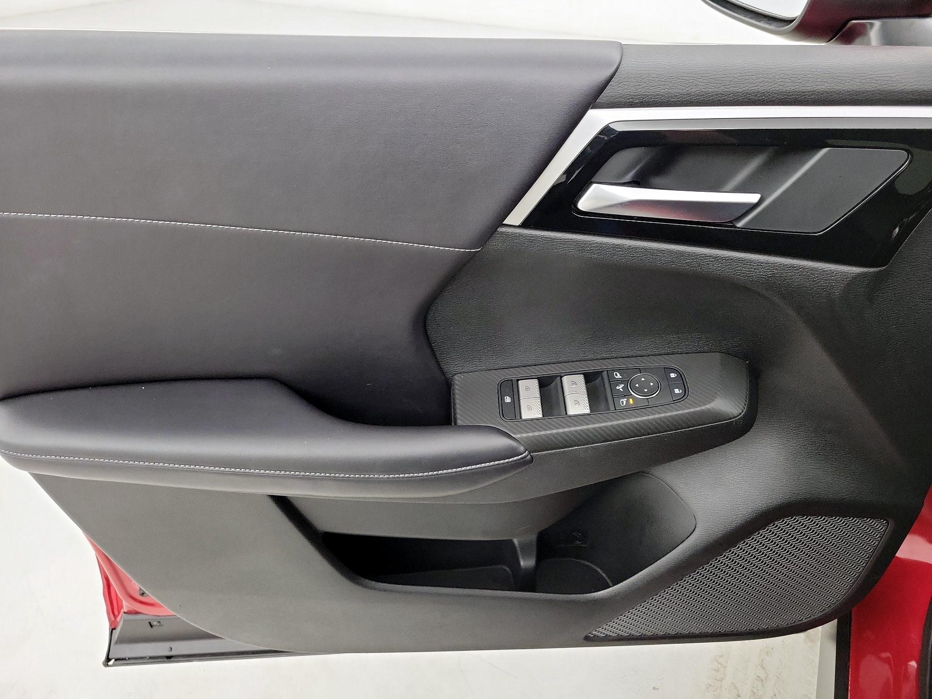 Thumbnail: 2024 Mitsubishi Outlander - 12