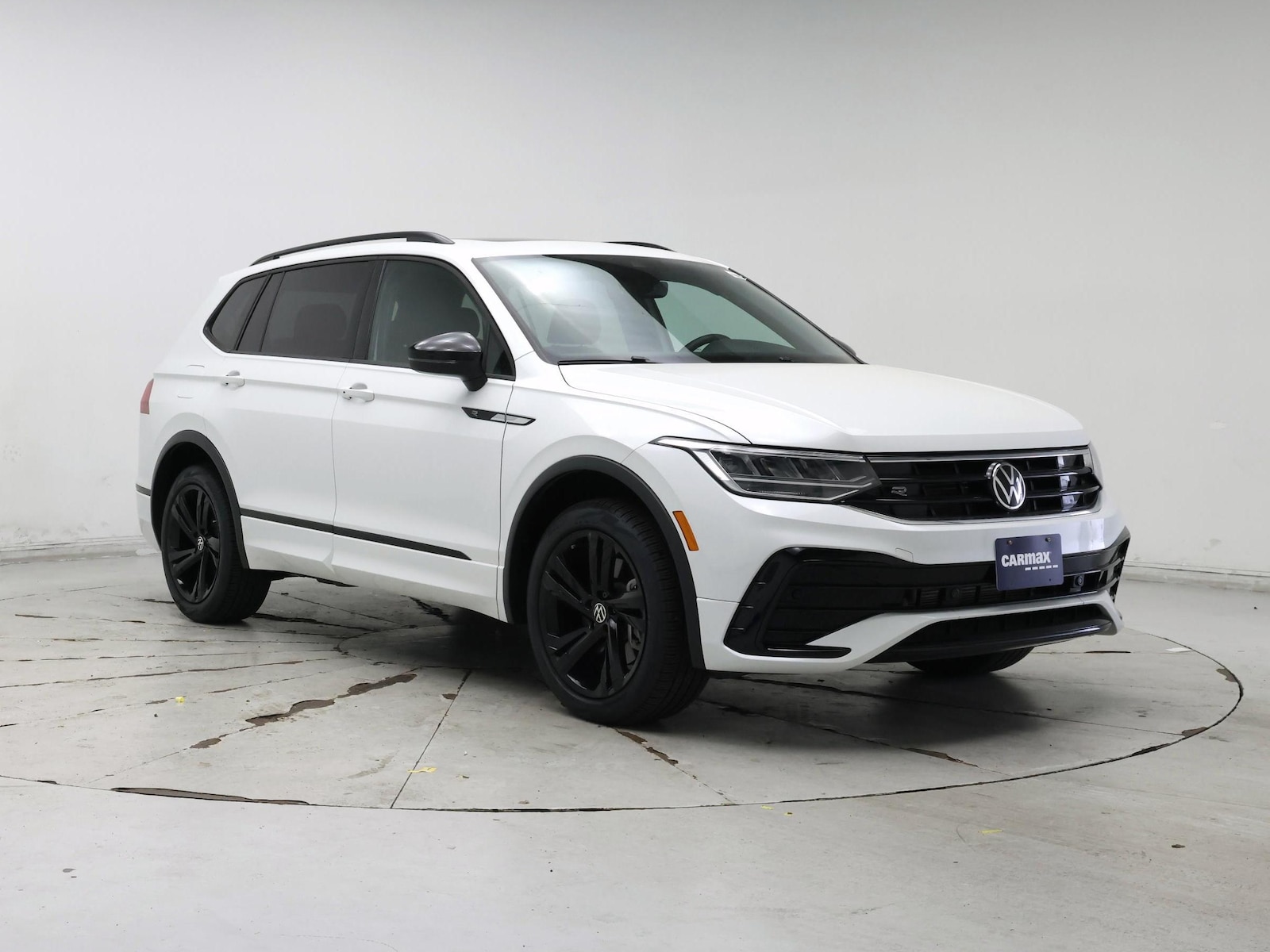 2023 Volkswagen Tiguan SE R-LINE BLACK - Photo 2