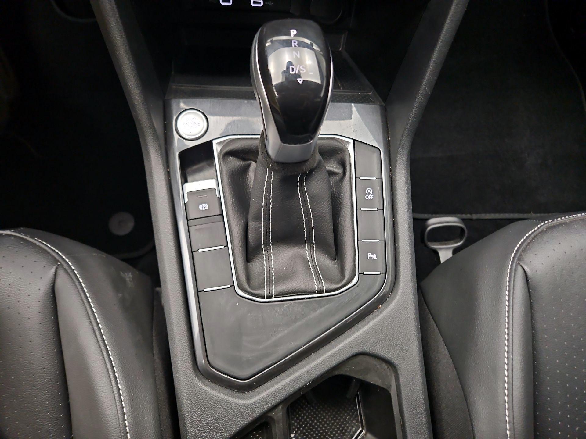 Thumbnail: 2023 Volkswagen Tiguan - 17