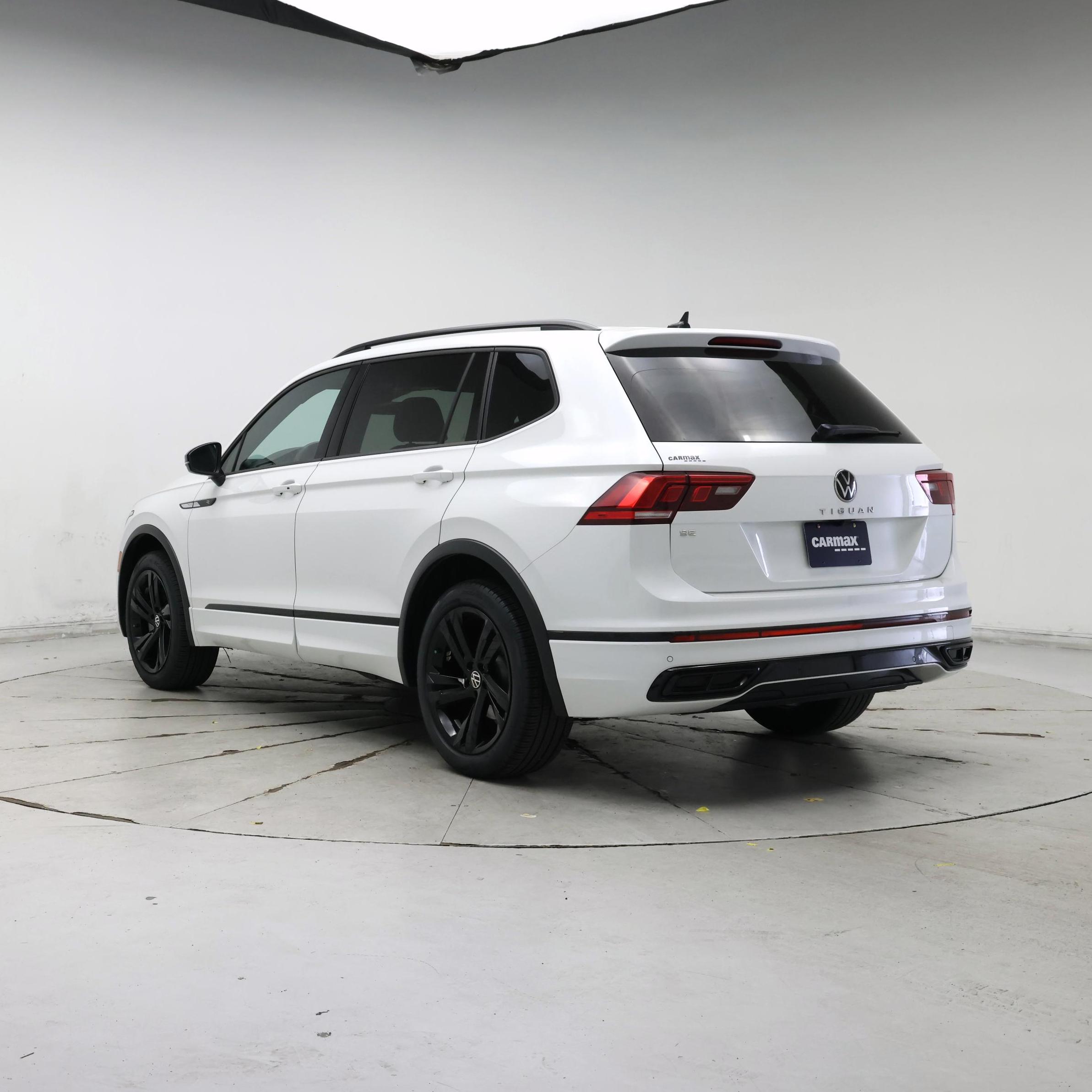 Thumbnail: 2023 Volkswagen Tiguan - 2