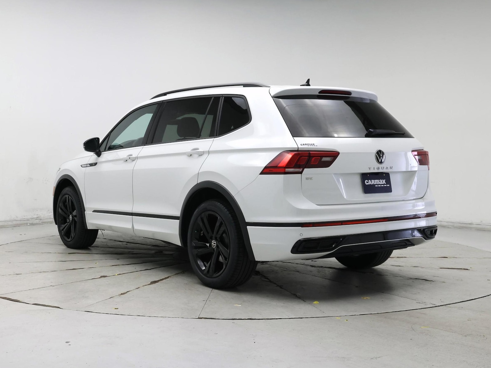 2023 Volkswagen Tiguan SE R-LINE BLACK - Photo 3