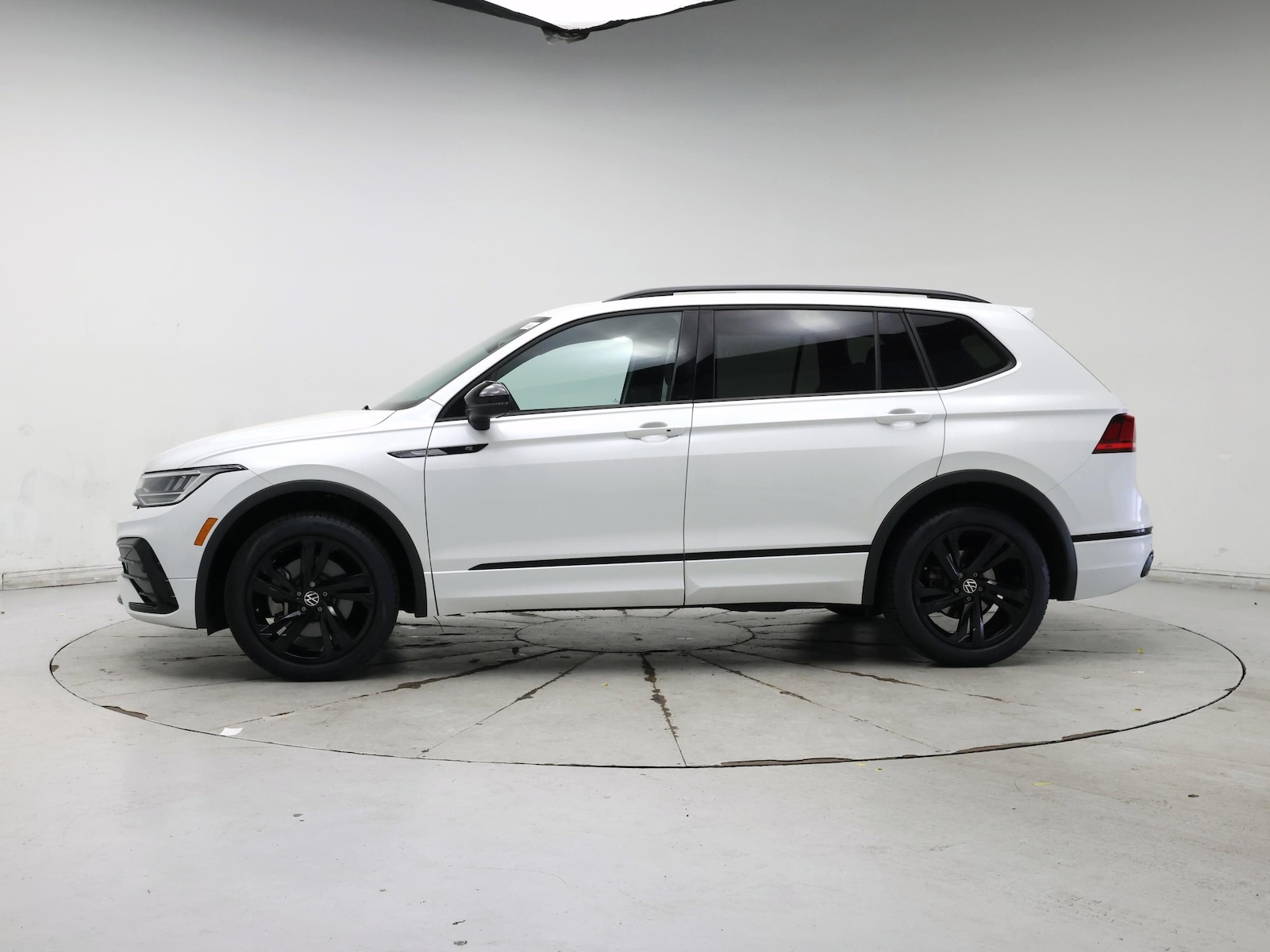 2023 Volkswagen Tiguan SE R-LINE BLACK - Photo 4