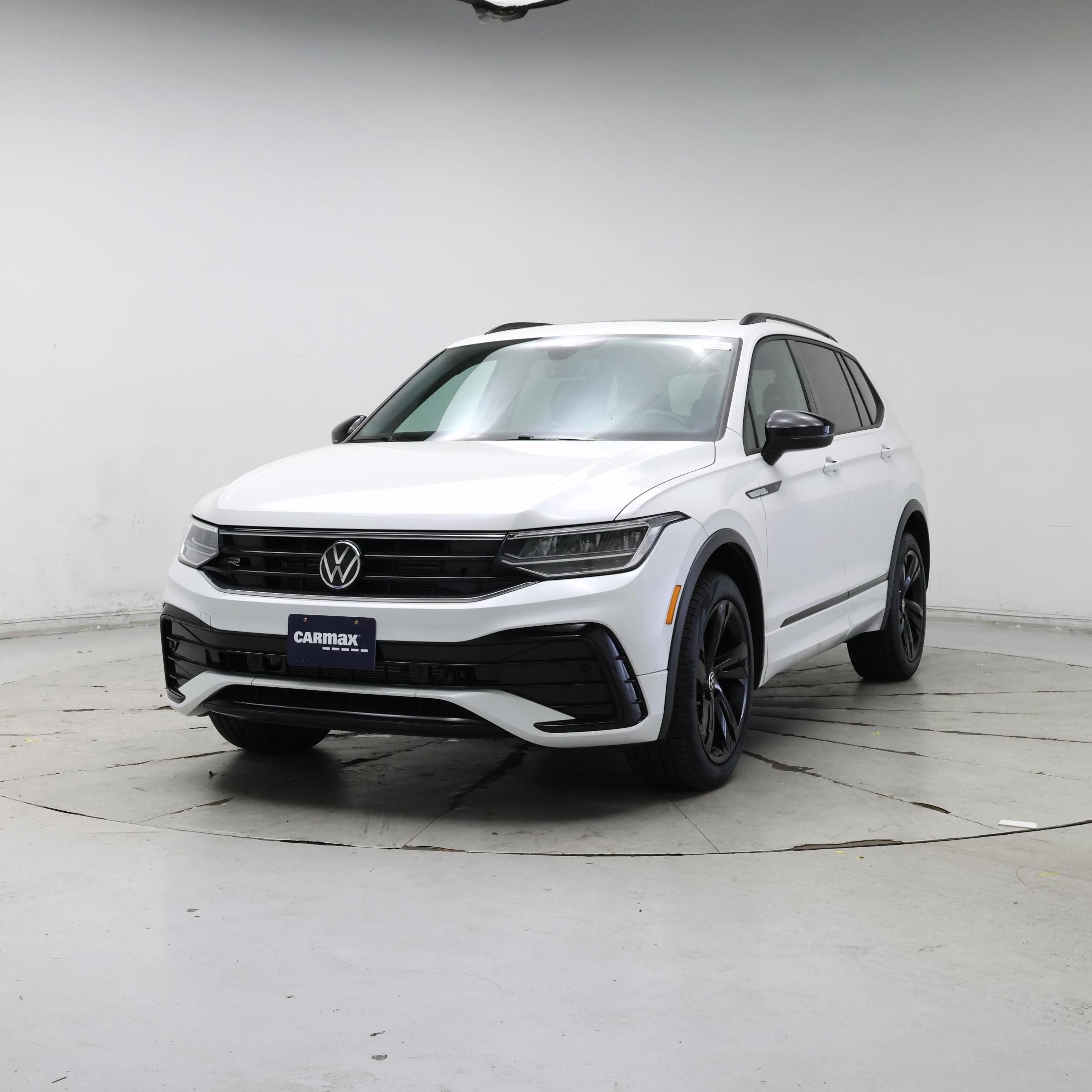 Thumbnail: 2023 Volkswagen Tiguan - 4