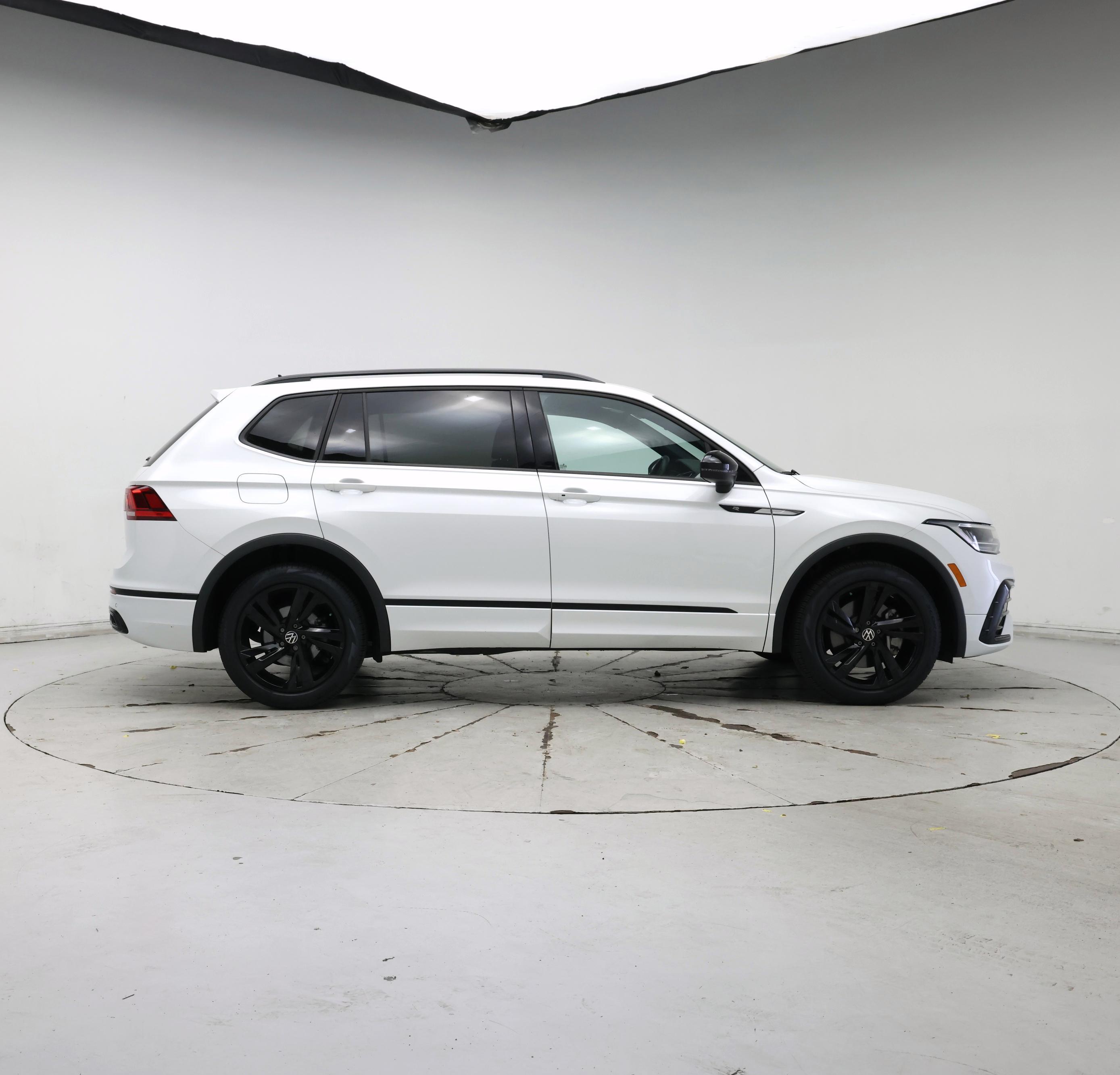 Thumbnail: 2023 Volkswagen Tiguan - 7