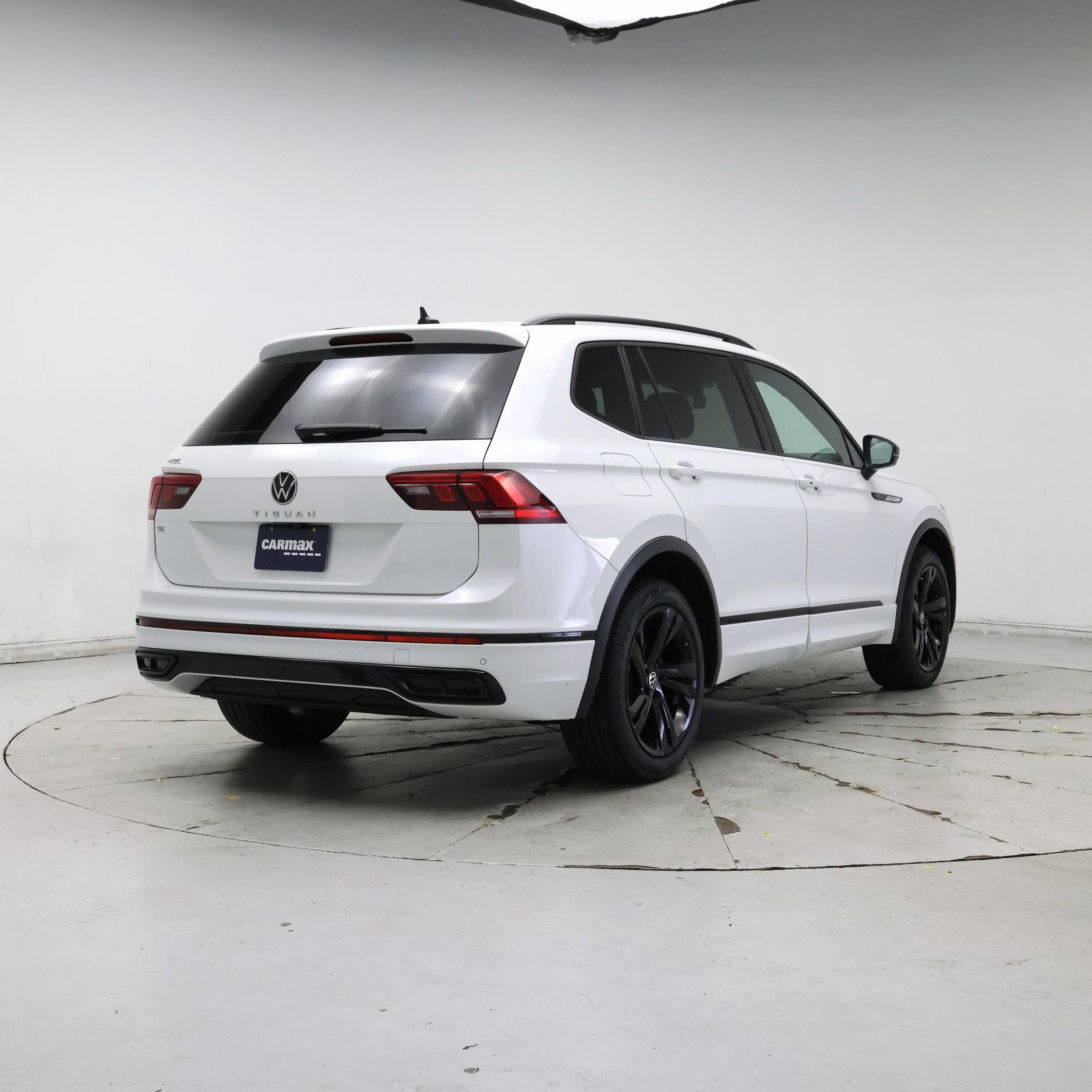 Thumbnail: 2023 Volkswagen Tiguan - 8