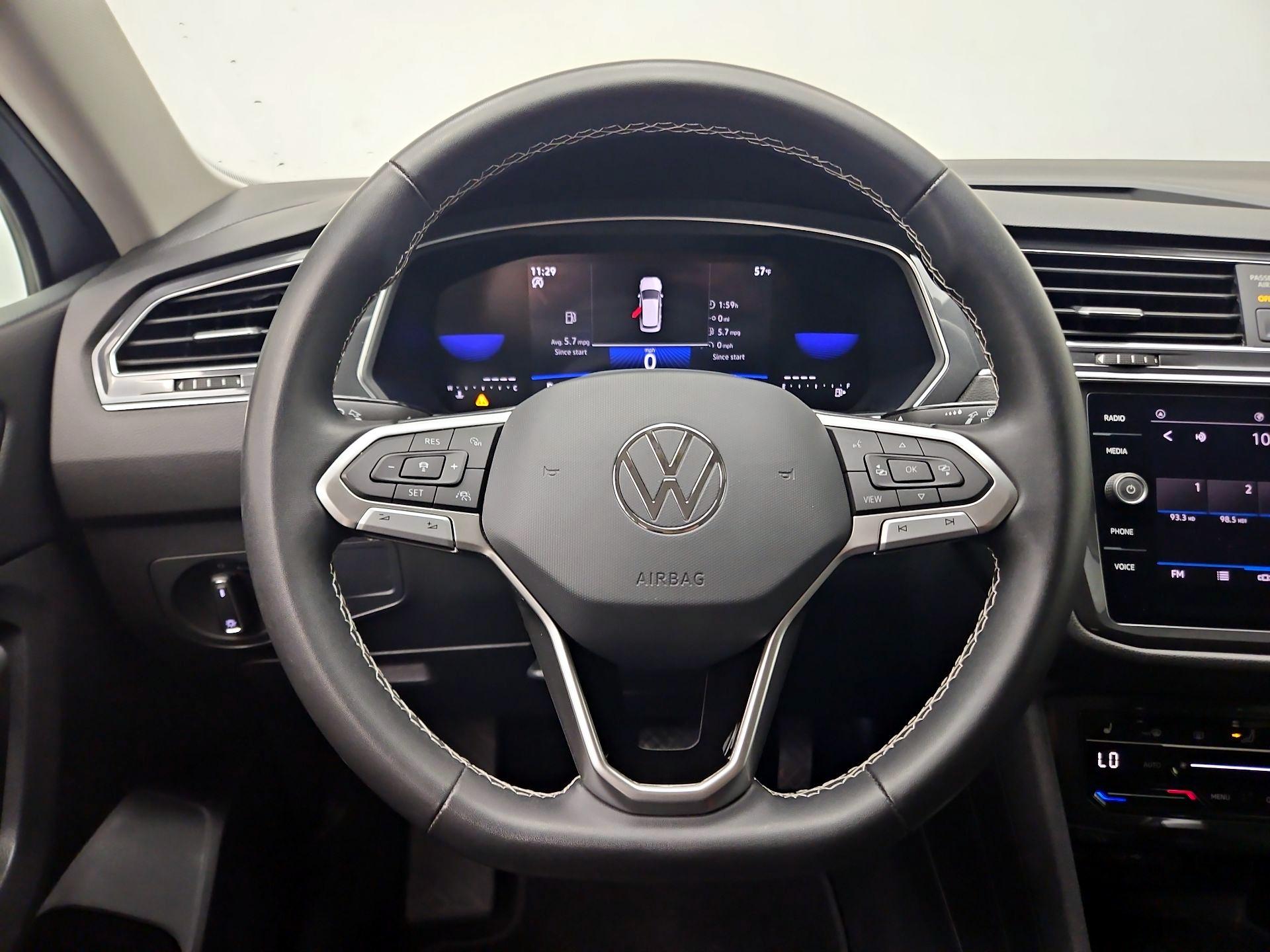 Thumbnail: 2023 Volkswagen Tiguan - 10