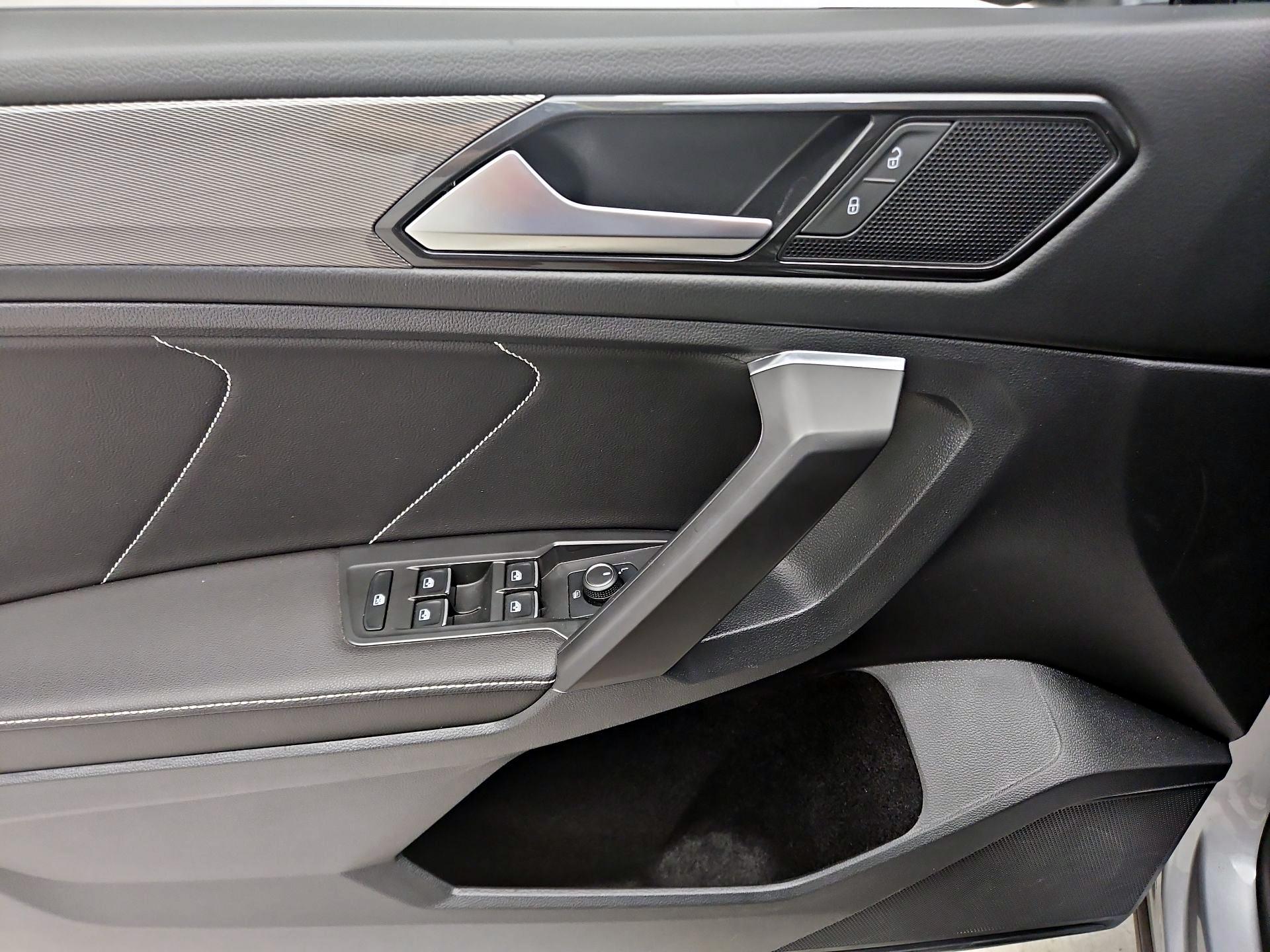 Thumbnail: 2023 Volkswagen Tiguan - 12