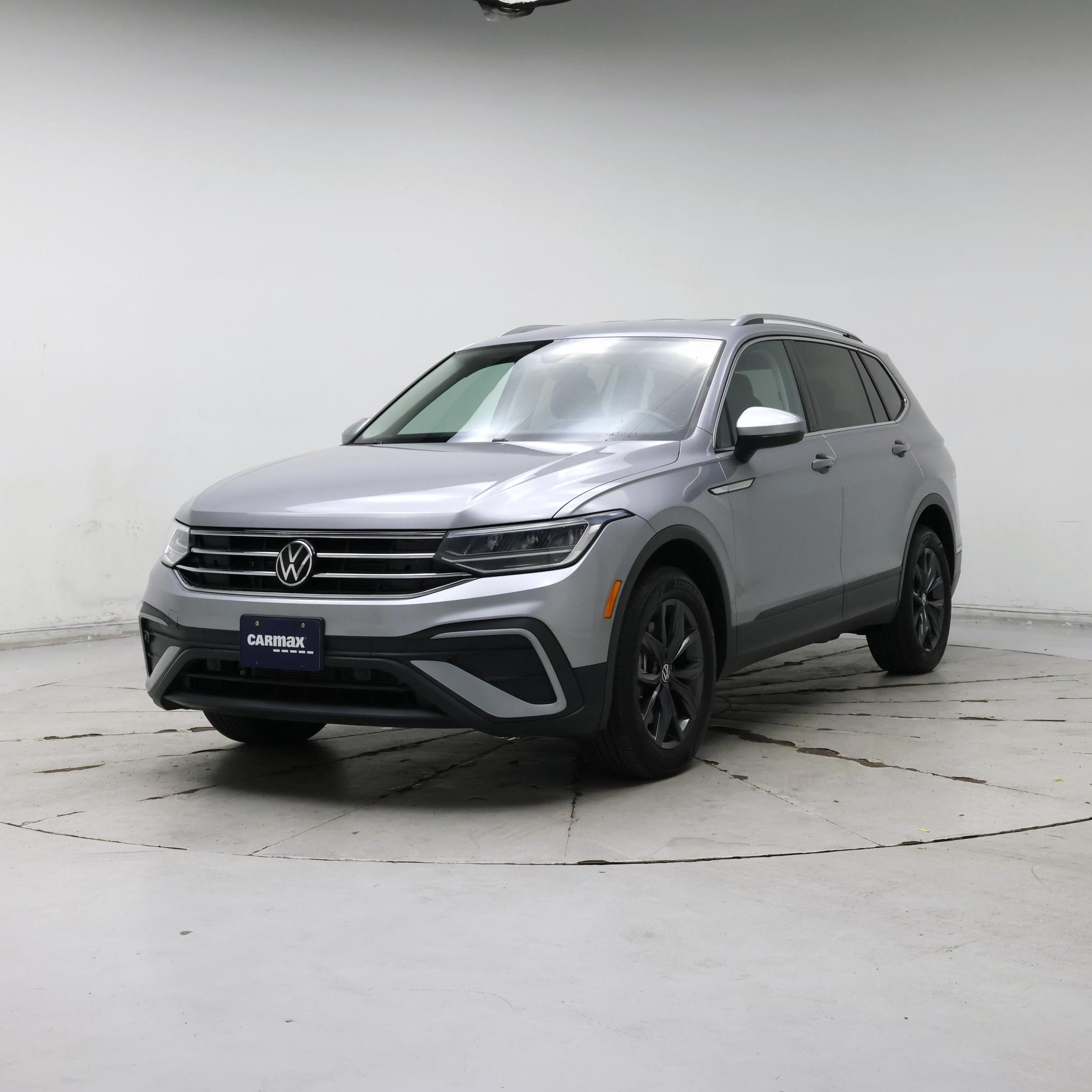 Thumbnail: 2023 Volkswagen Tiguan - 4