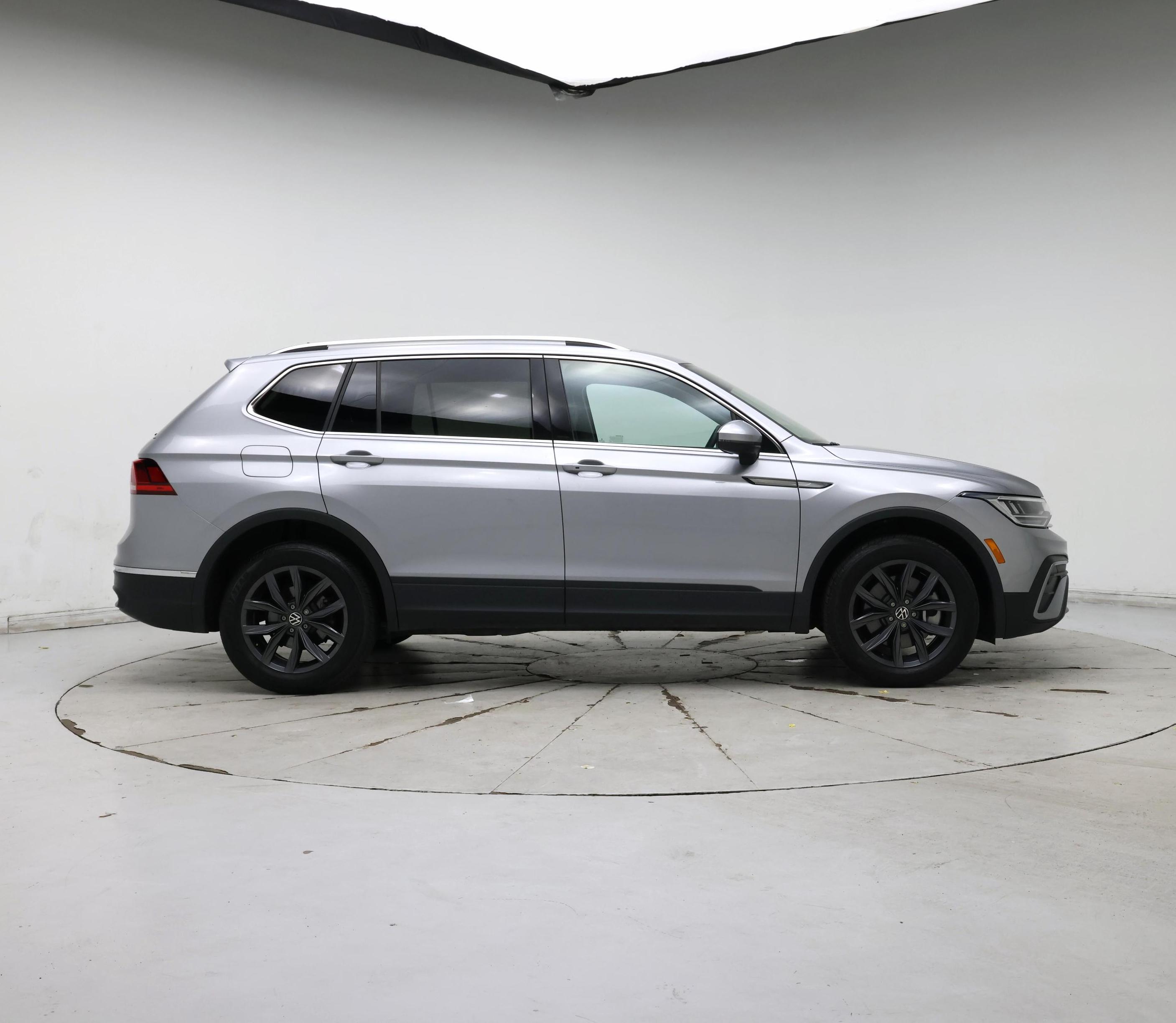 Thumbnail: 2023 Volkswagen Tiguan - 7