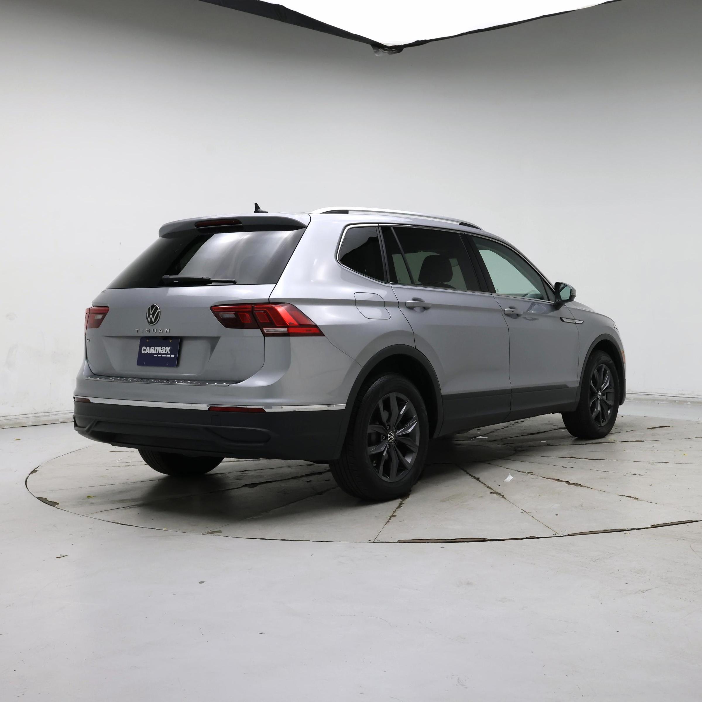 Thumbnail: 2023 Volkswagen Tiguan - 8