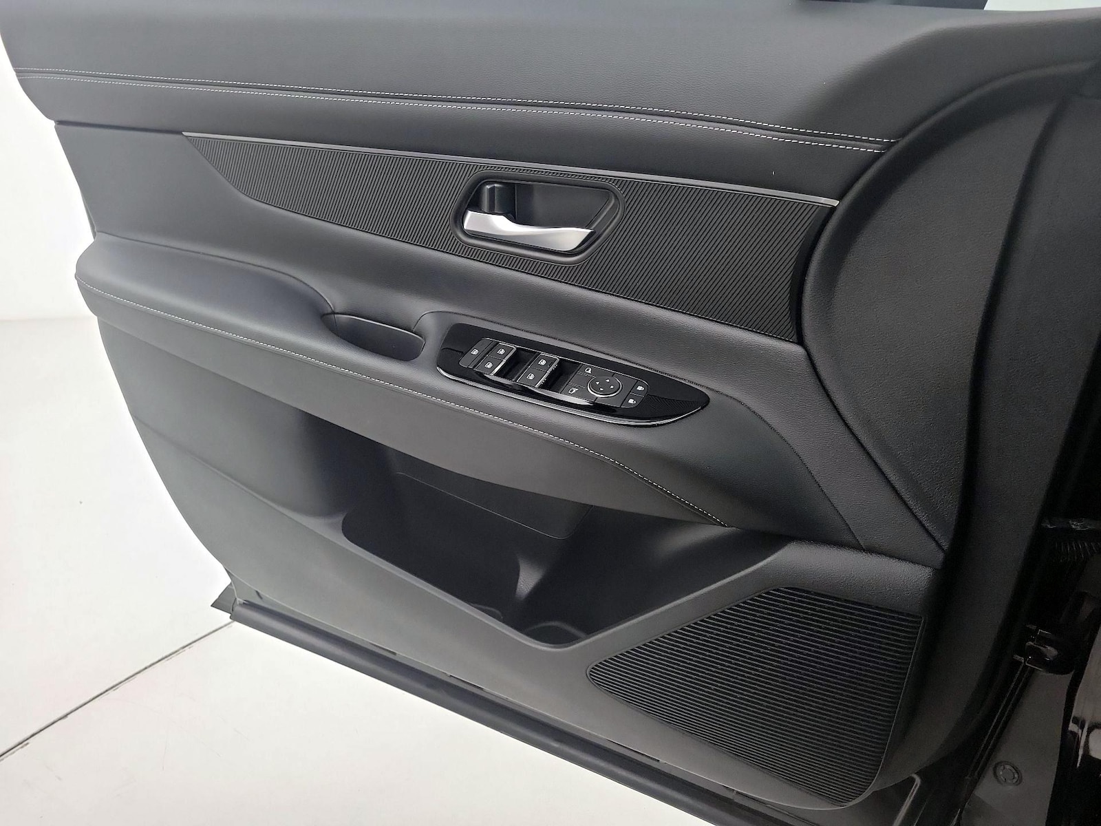 2025 Nissan Murano SV - Photo 13