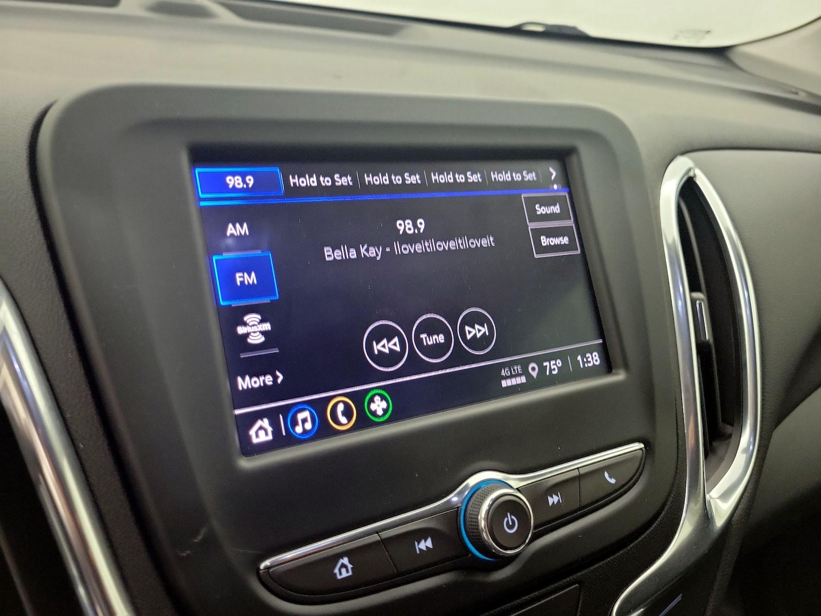2022 Chevrolet Equinox LT - Photo 16