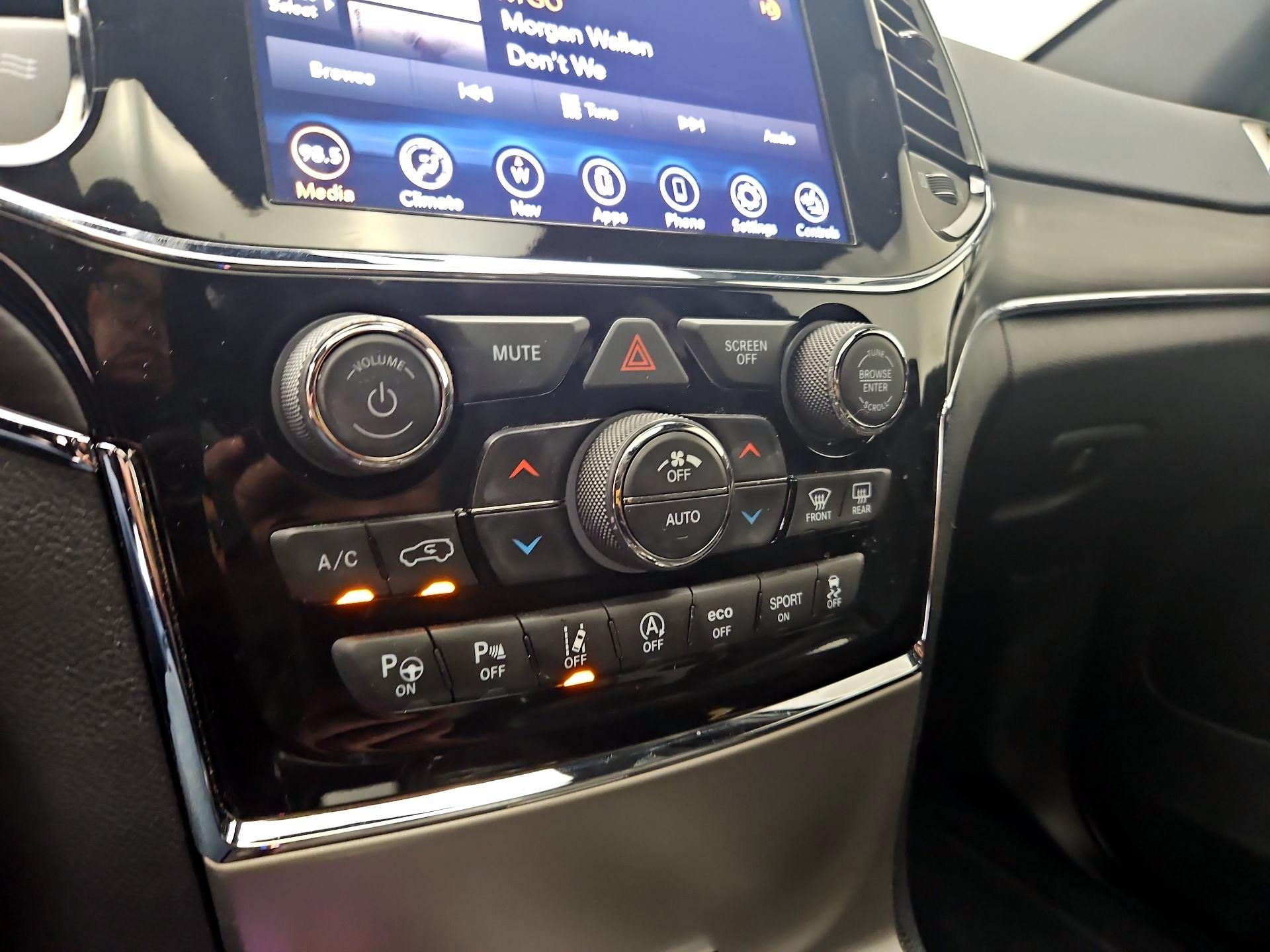 Thumbnail: 2020 Jeep Grand Cherokee - 17