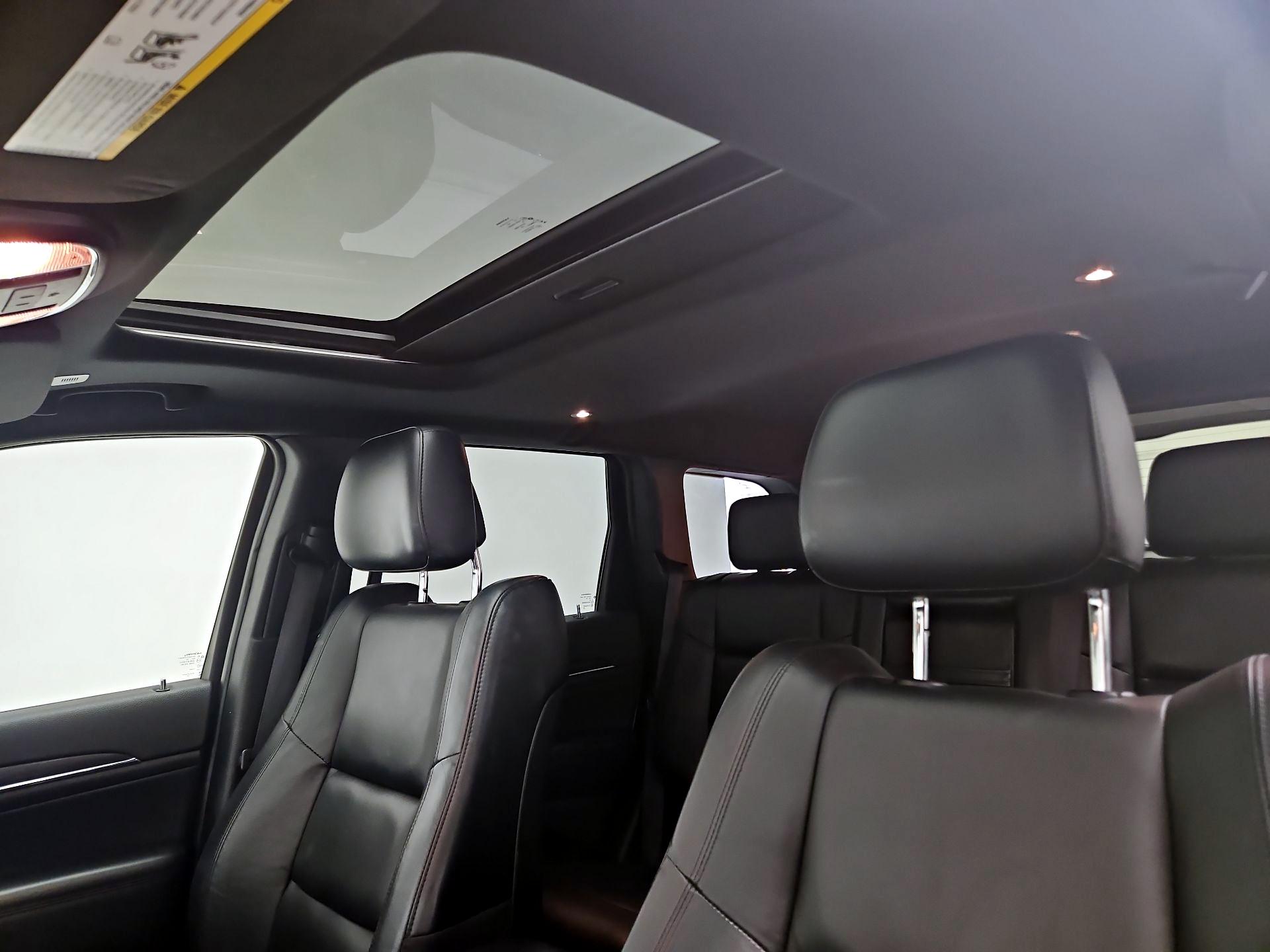 Thumbnail: 2020 Jeep Grand Cherokee - 20