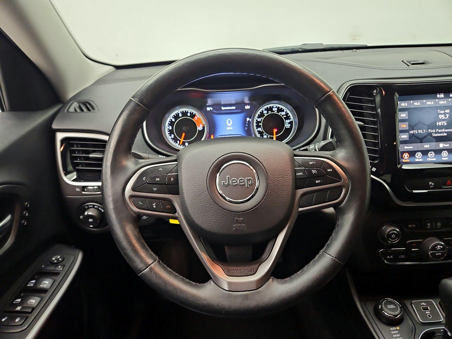 Thumbnail: 2019 Jeep Cherokee - 10