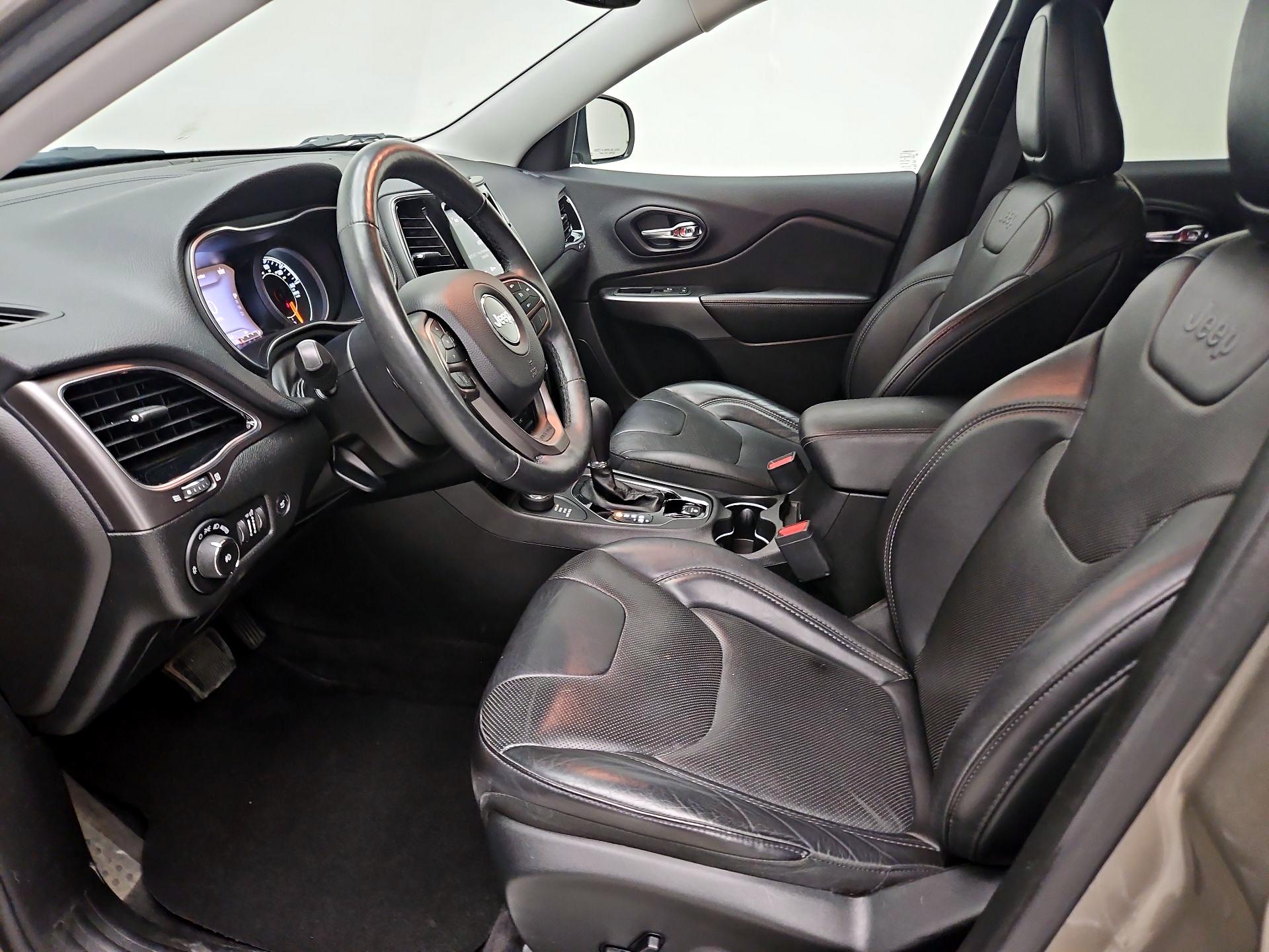 Thumbnail: 2019 Jeep Cherokee - 11