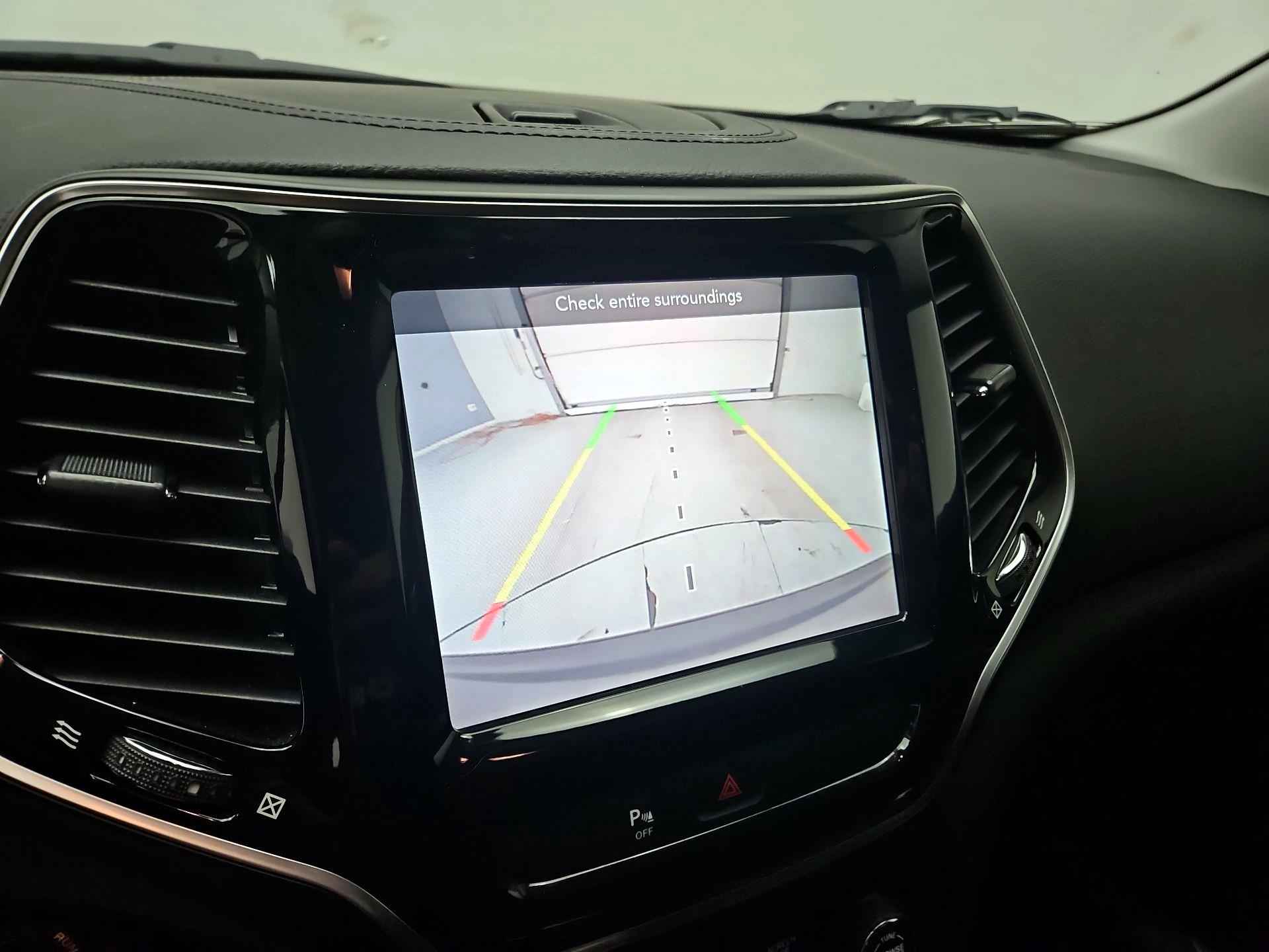 Thumbnail: 2019 Jeep Cherokee - 14