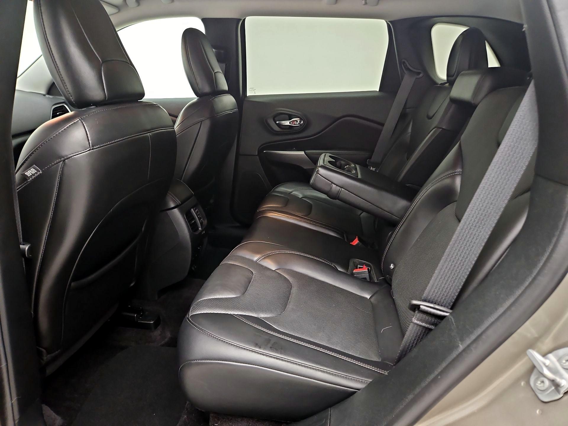 Thumbnail: 2019 Jeep Cherokee - 19