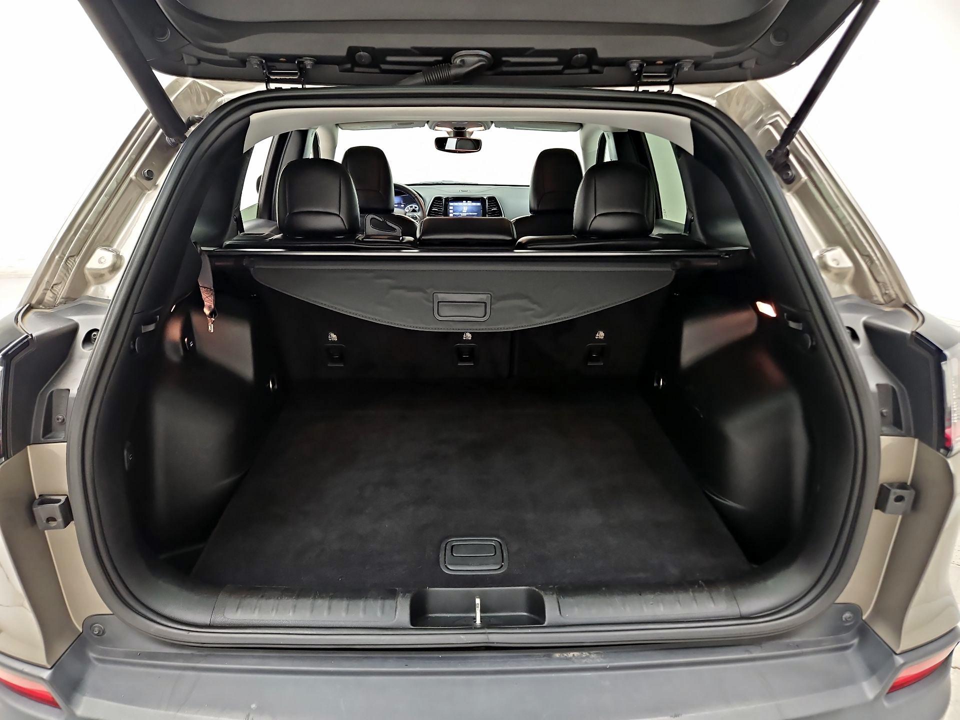 Thumbnail: 2019 Jeep Cherokee - 20