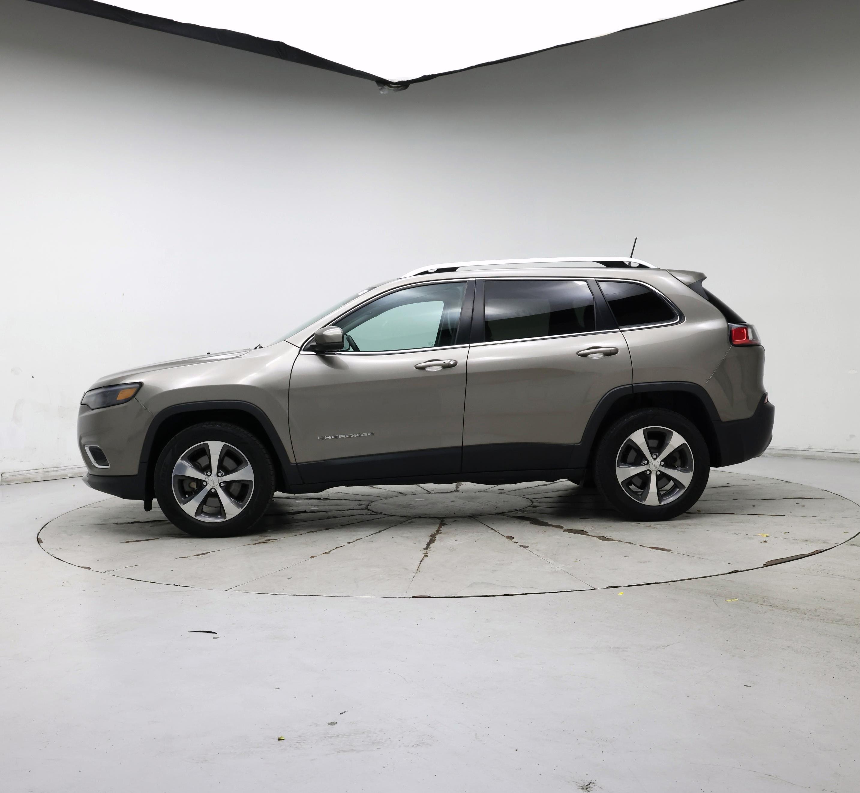 Thumbnail: 2019 Jeep Cherokee - 3