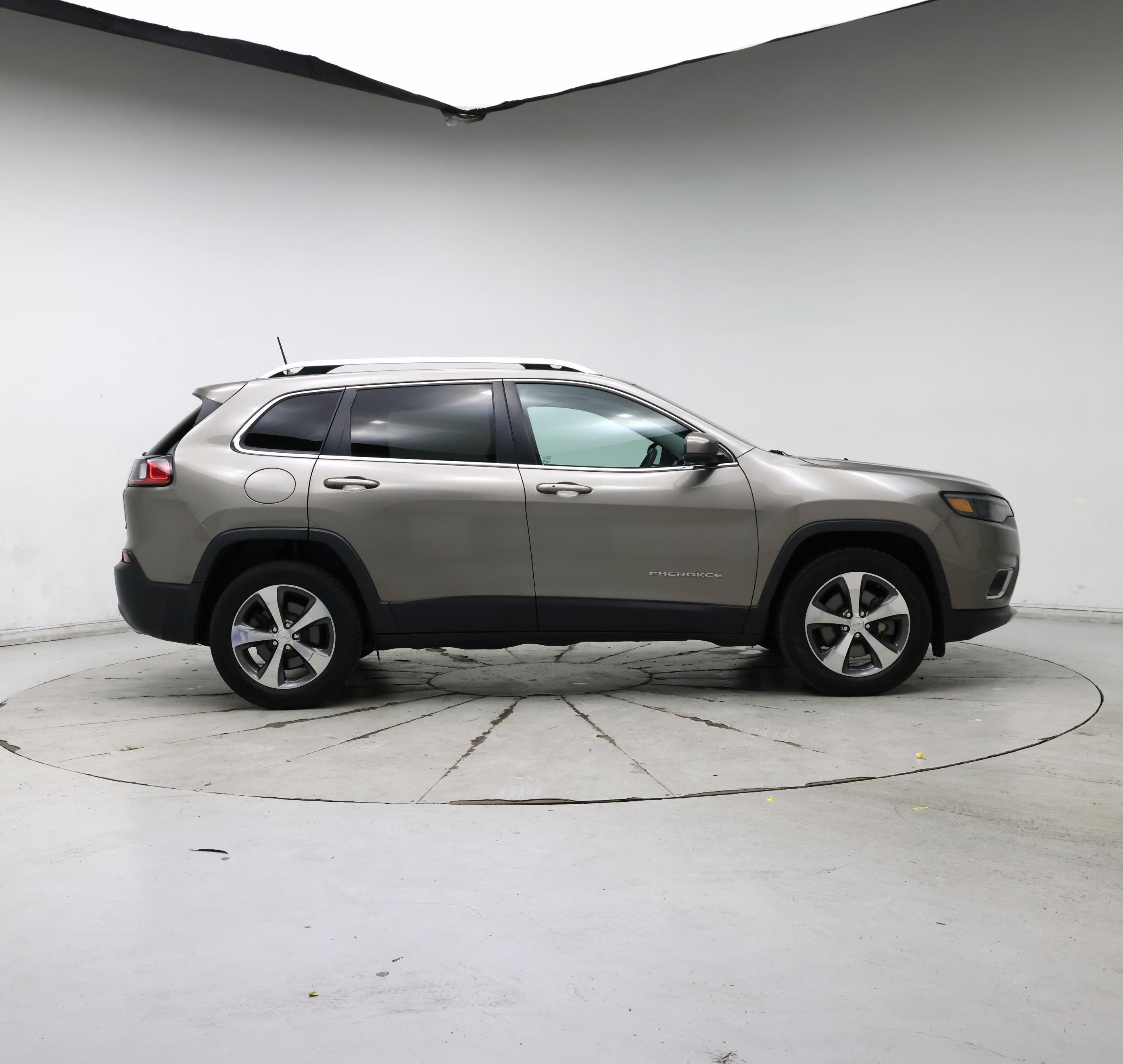 Thumbnail: 2019 Jeep Cherokee - 7