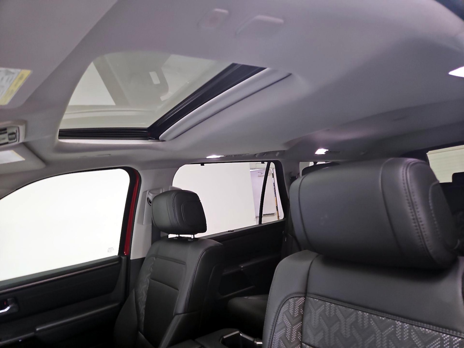 Sunroof(s) & Overhead Airbags