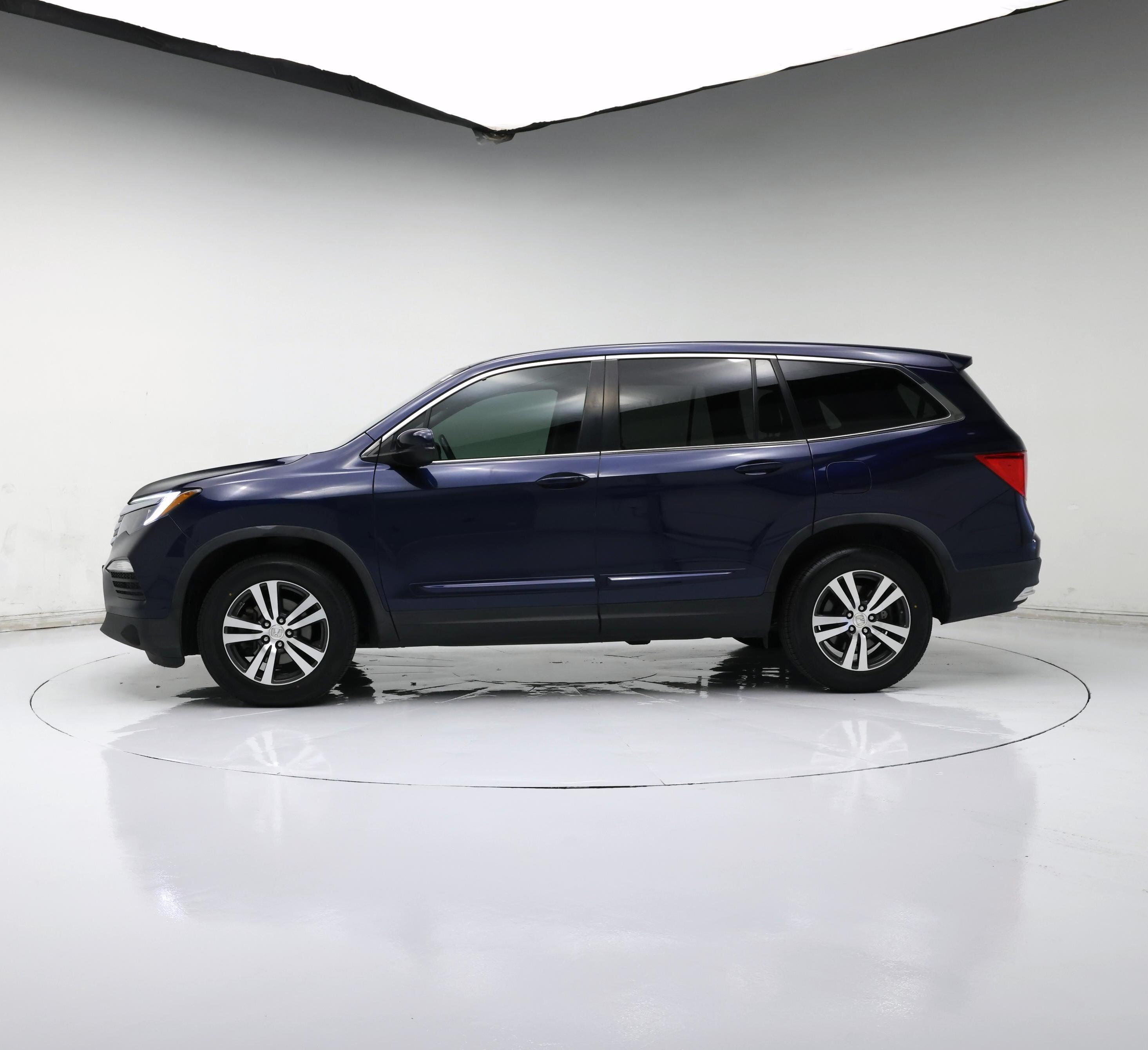 Thumbnail: 2016 Honda Pilot - 3