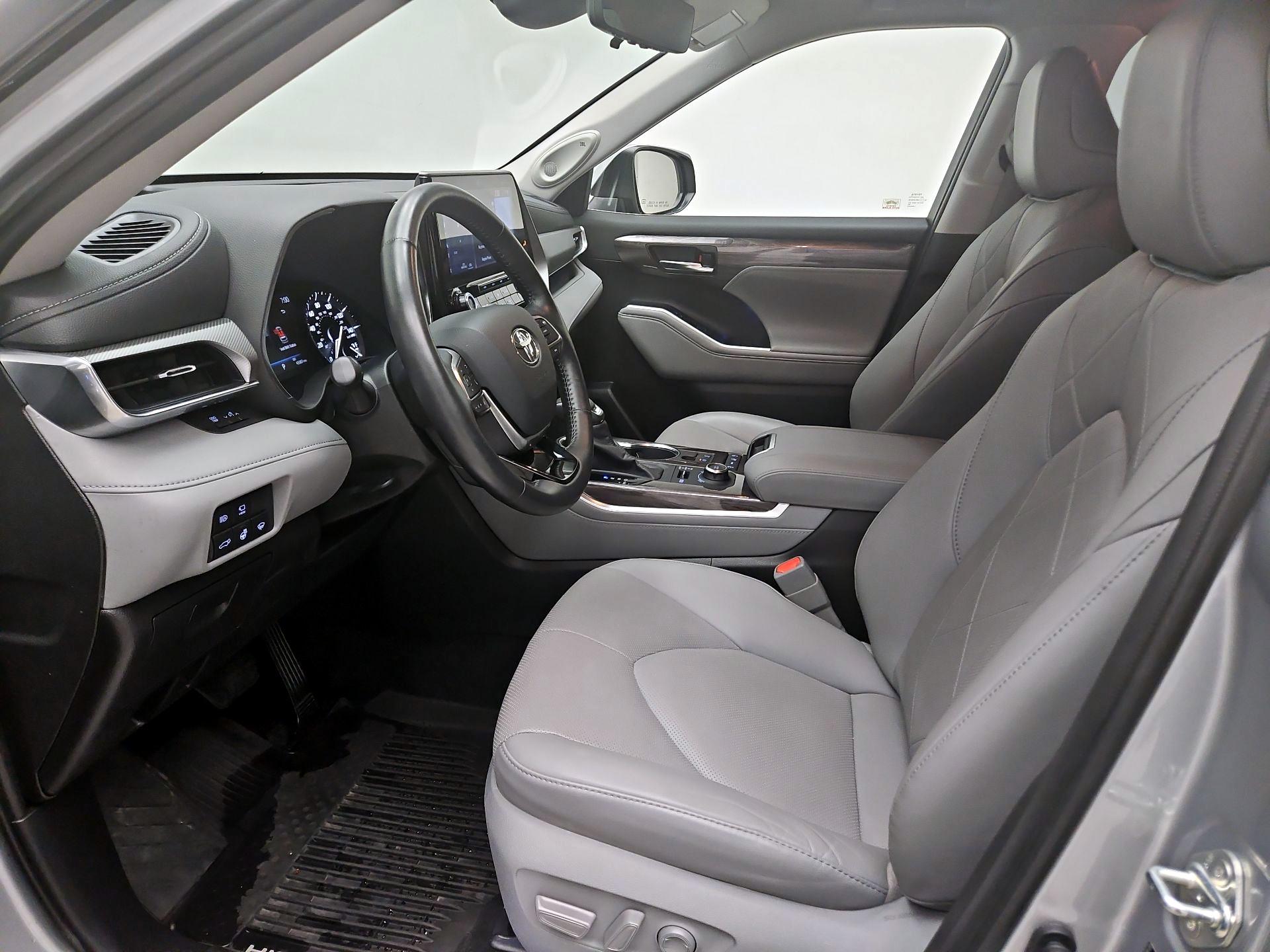 Thumbnail: 2020 Toyota Highlander - 11