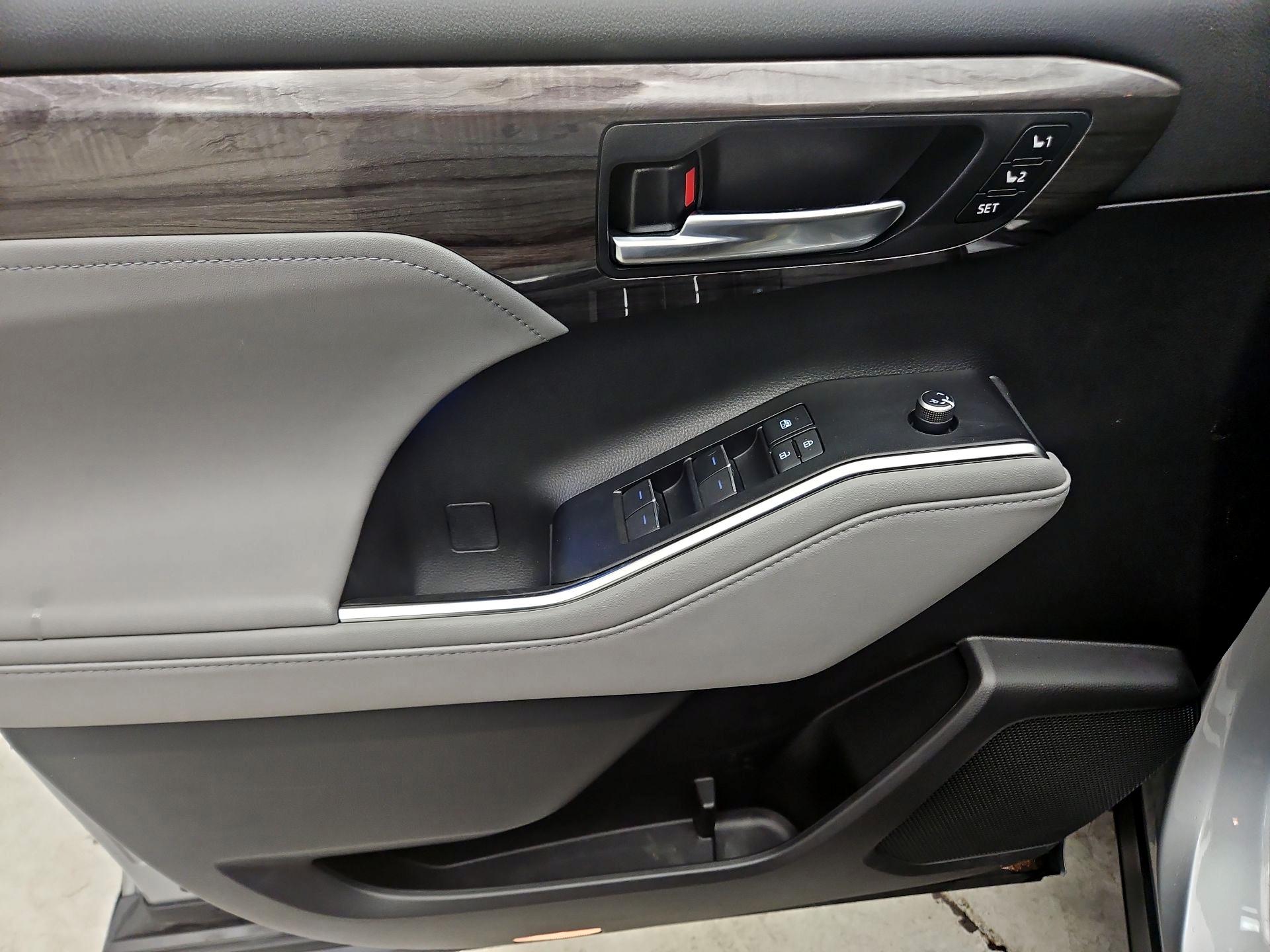 Thumbnail: 2020 Toyota Highlander - 12