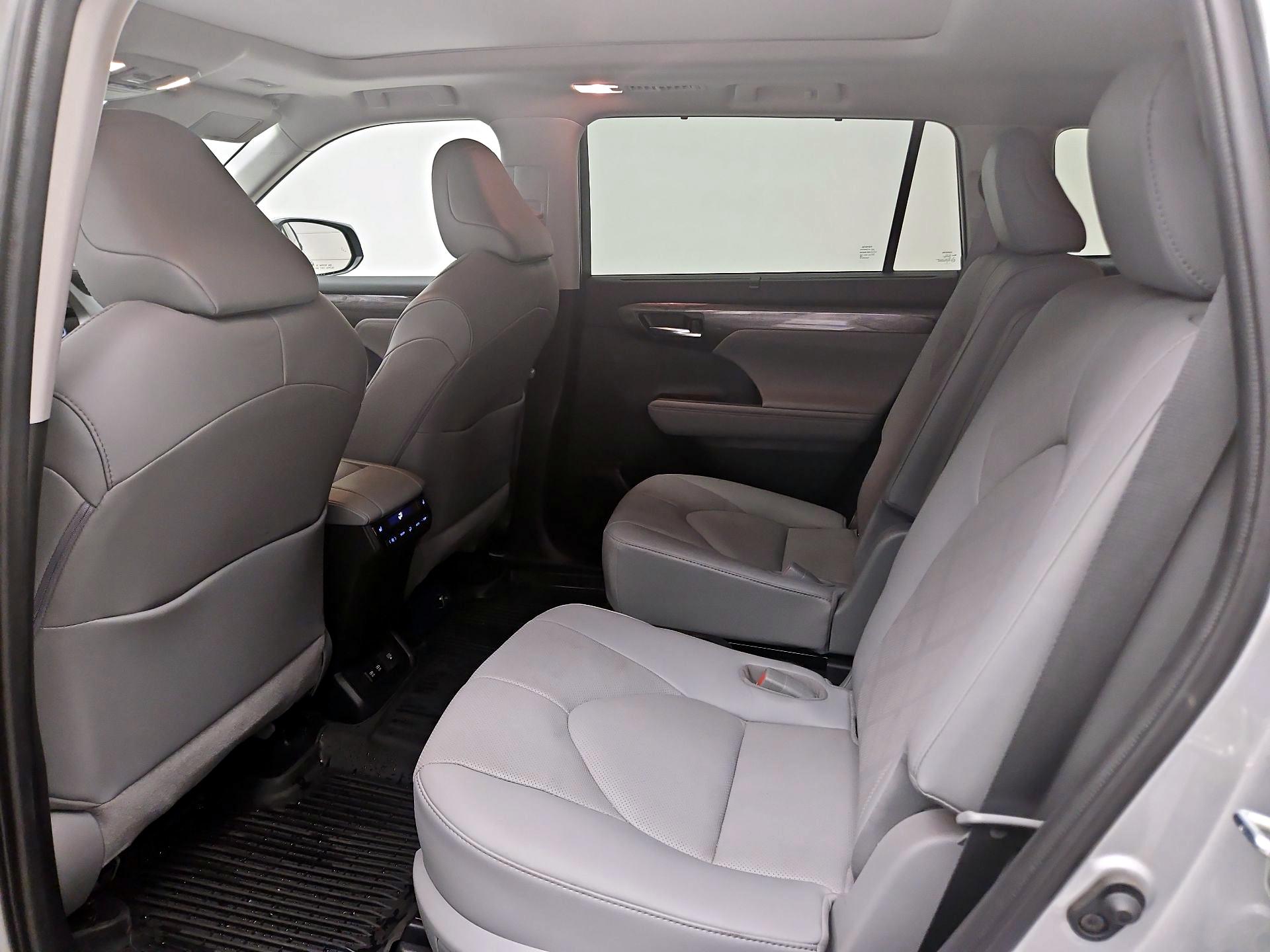 Thumbnail: 2020 Toyota Highlander - 20