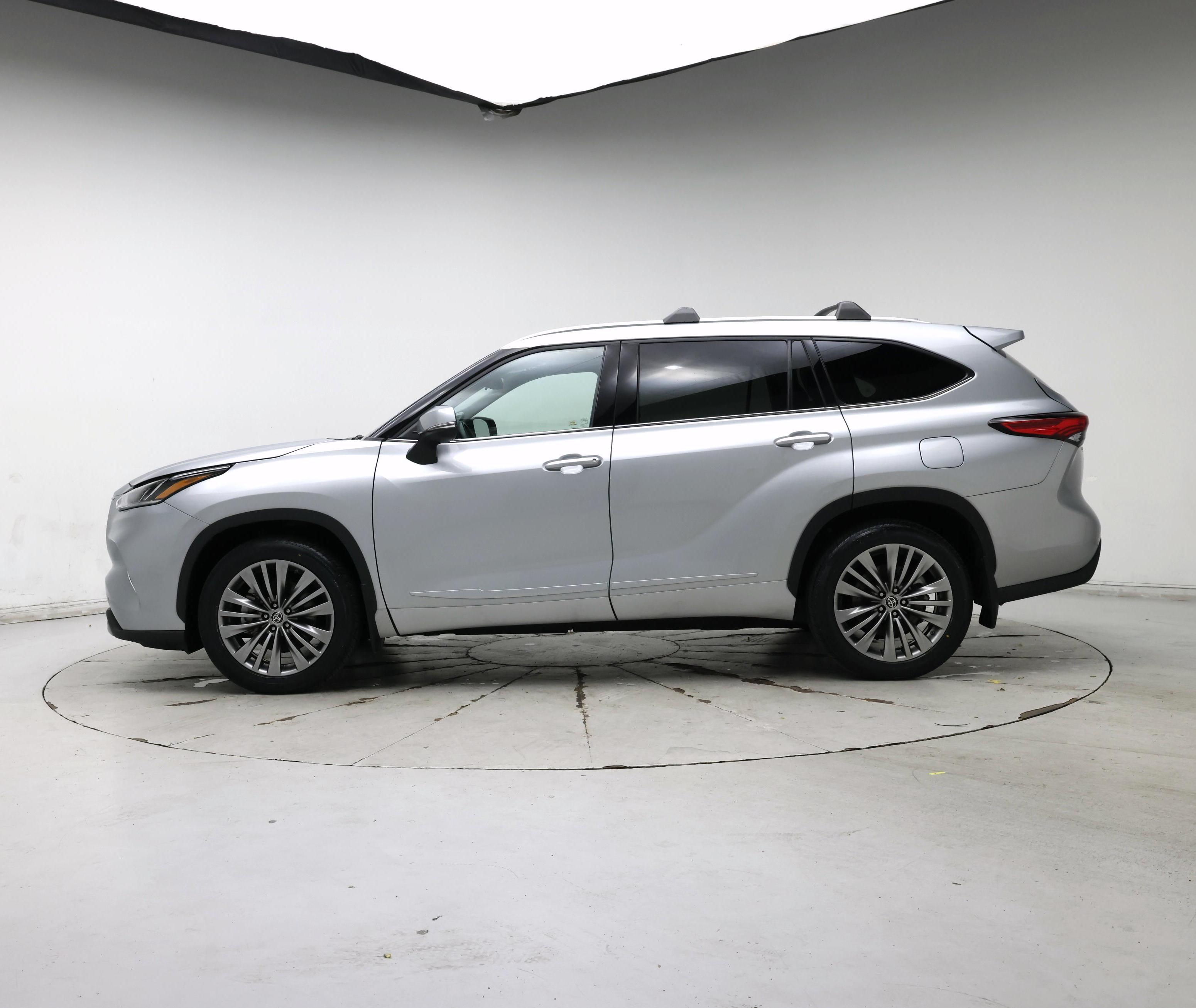 Thumbnail: 2020 Toyota Highlander - 3