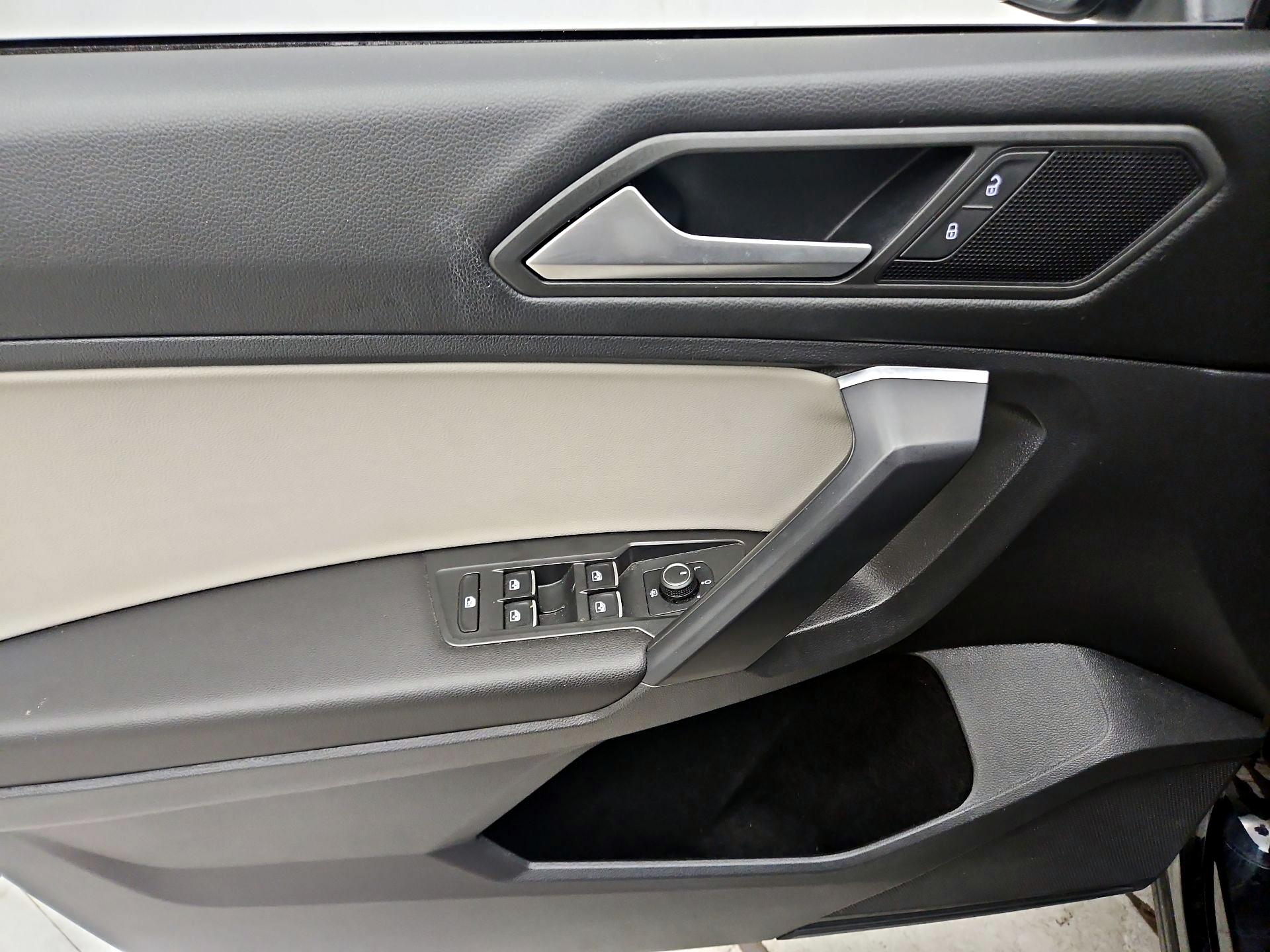 Thumbnail: 2021 Volkswagen Tiguan - 12