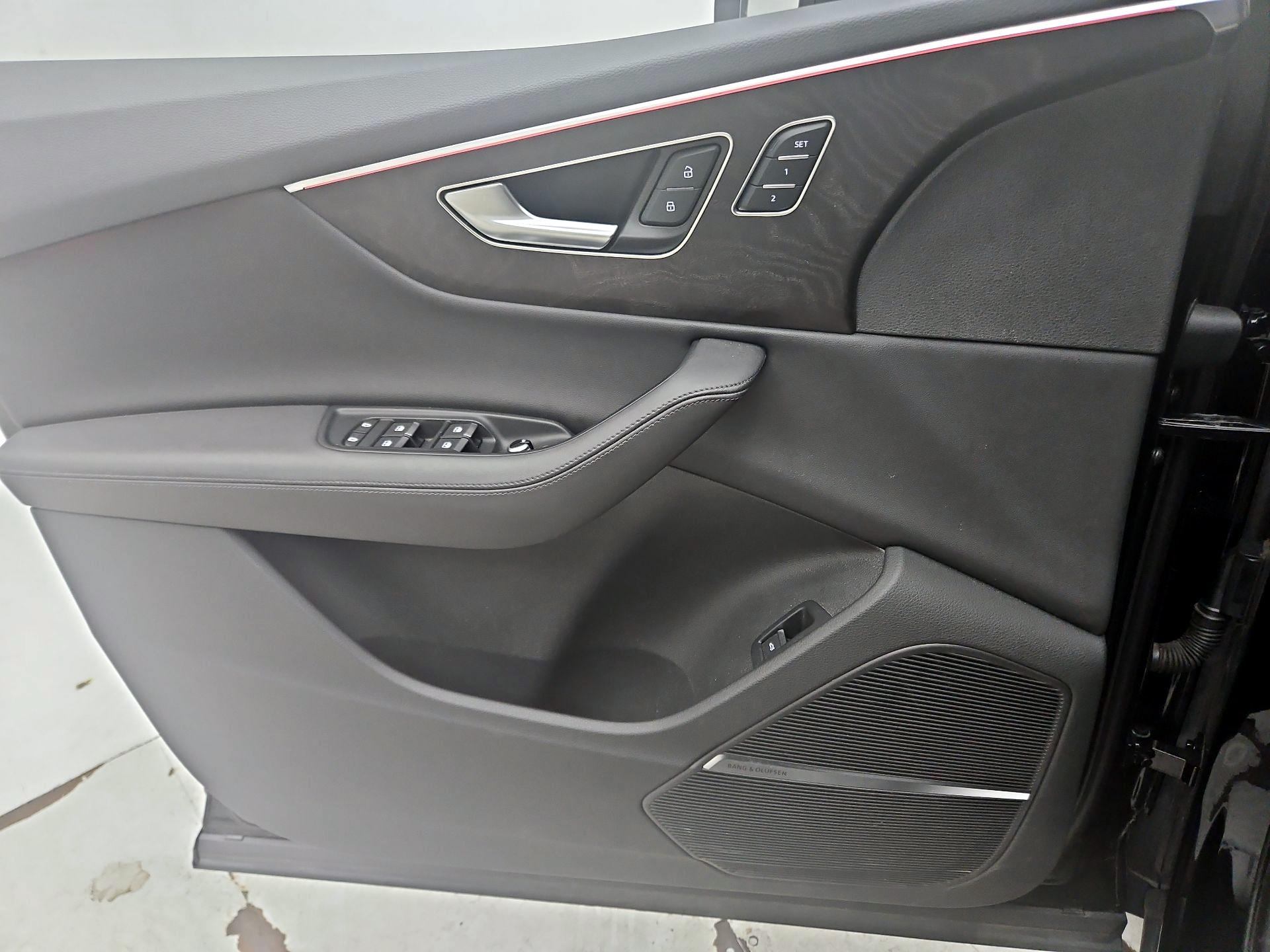 Thumbnail: 2023 Audi Q7 - 12