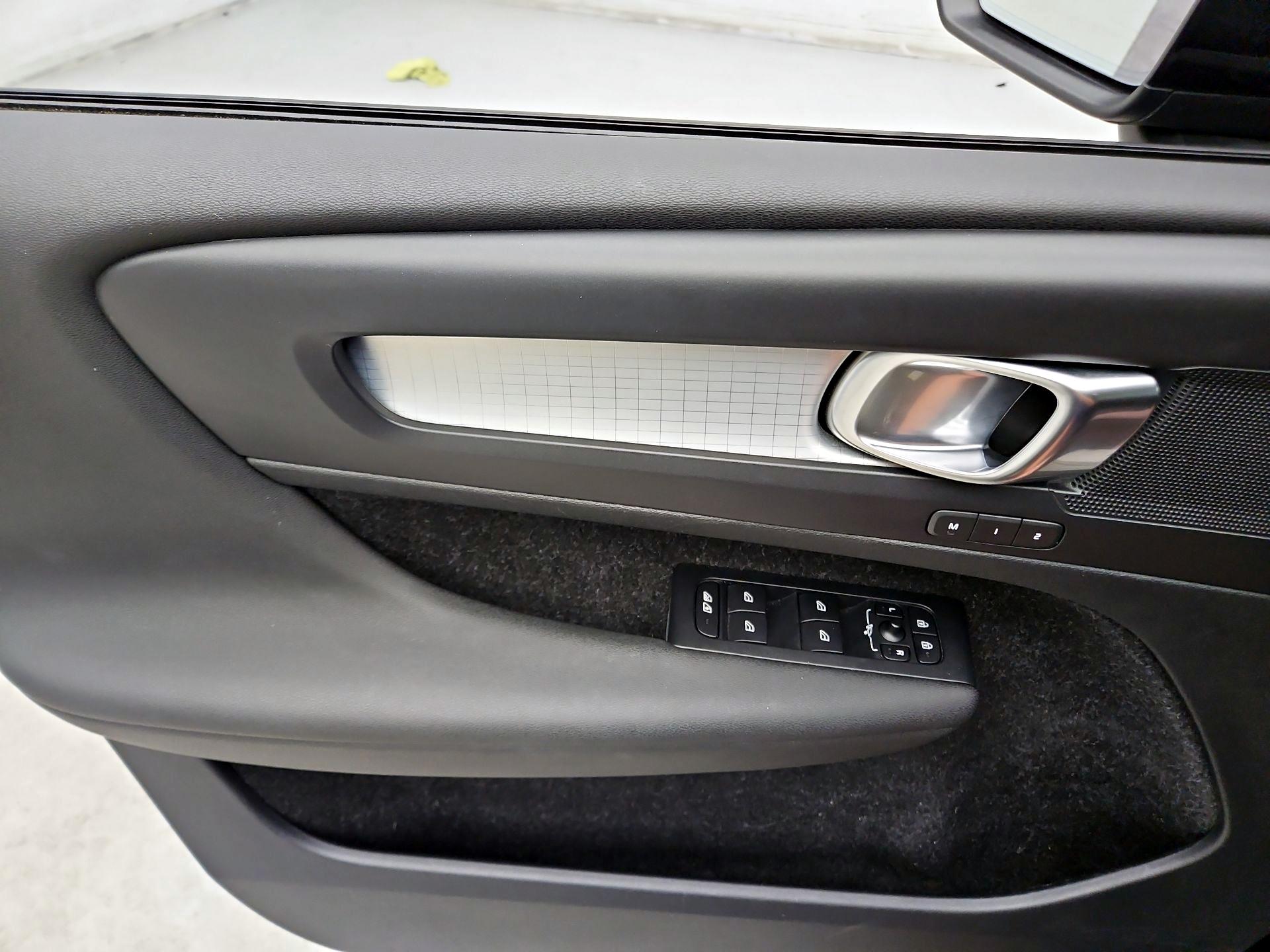 Thumbnail: 2020 Volvo XC40 - 12