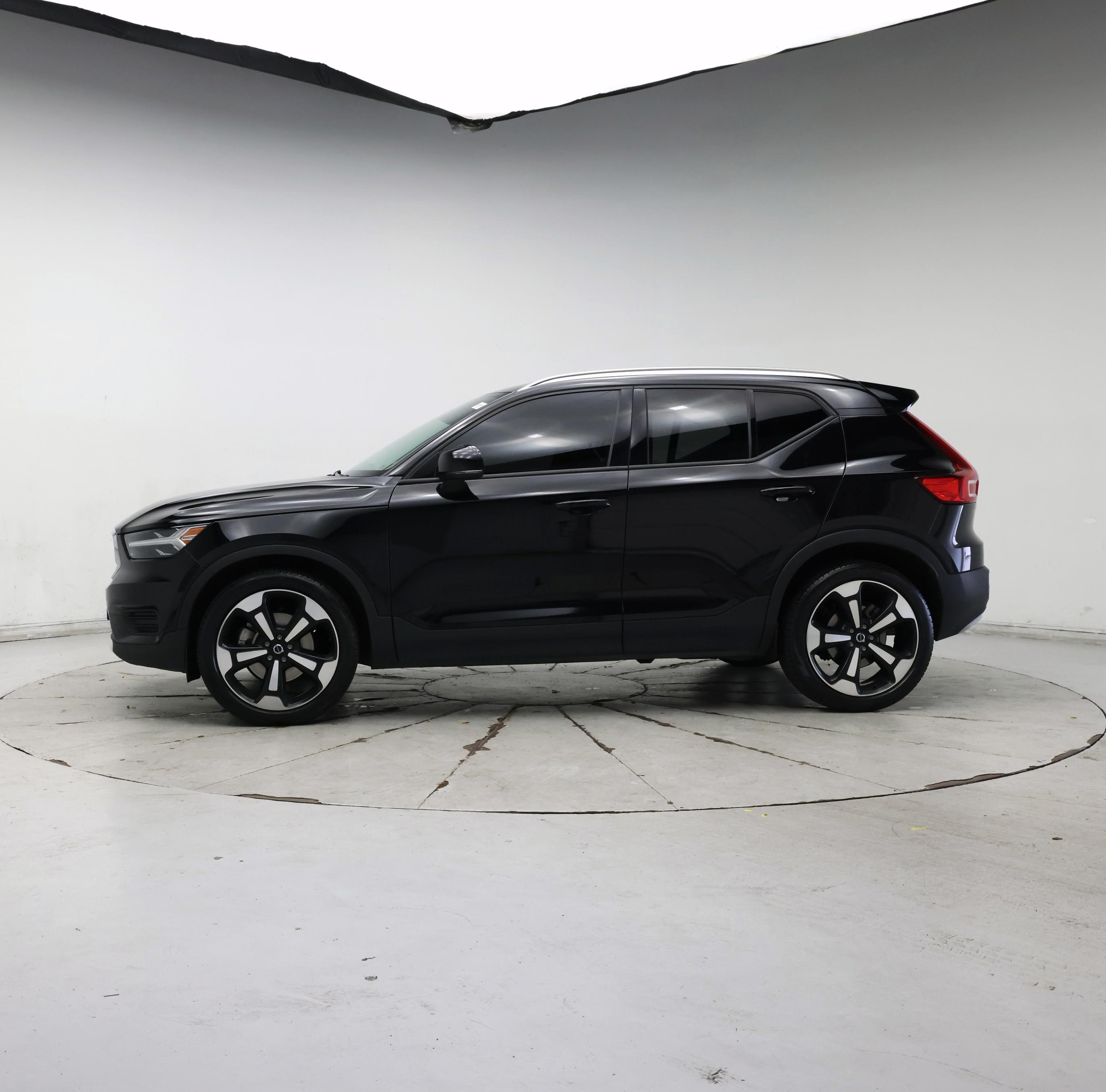 Thumbnail: 2020 Volvo XC40 - 3