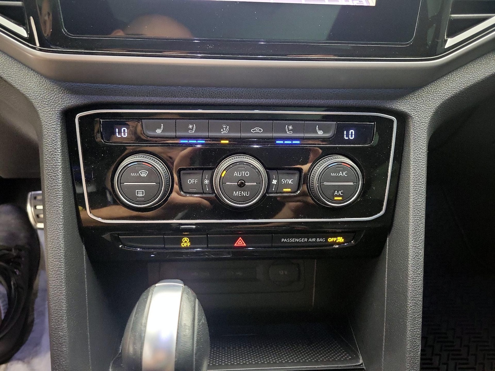 2023 Volkswagen Atlas Cross Sport SEL Premium R-Line - Photo 18