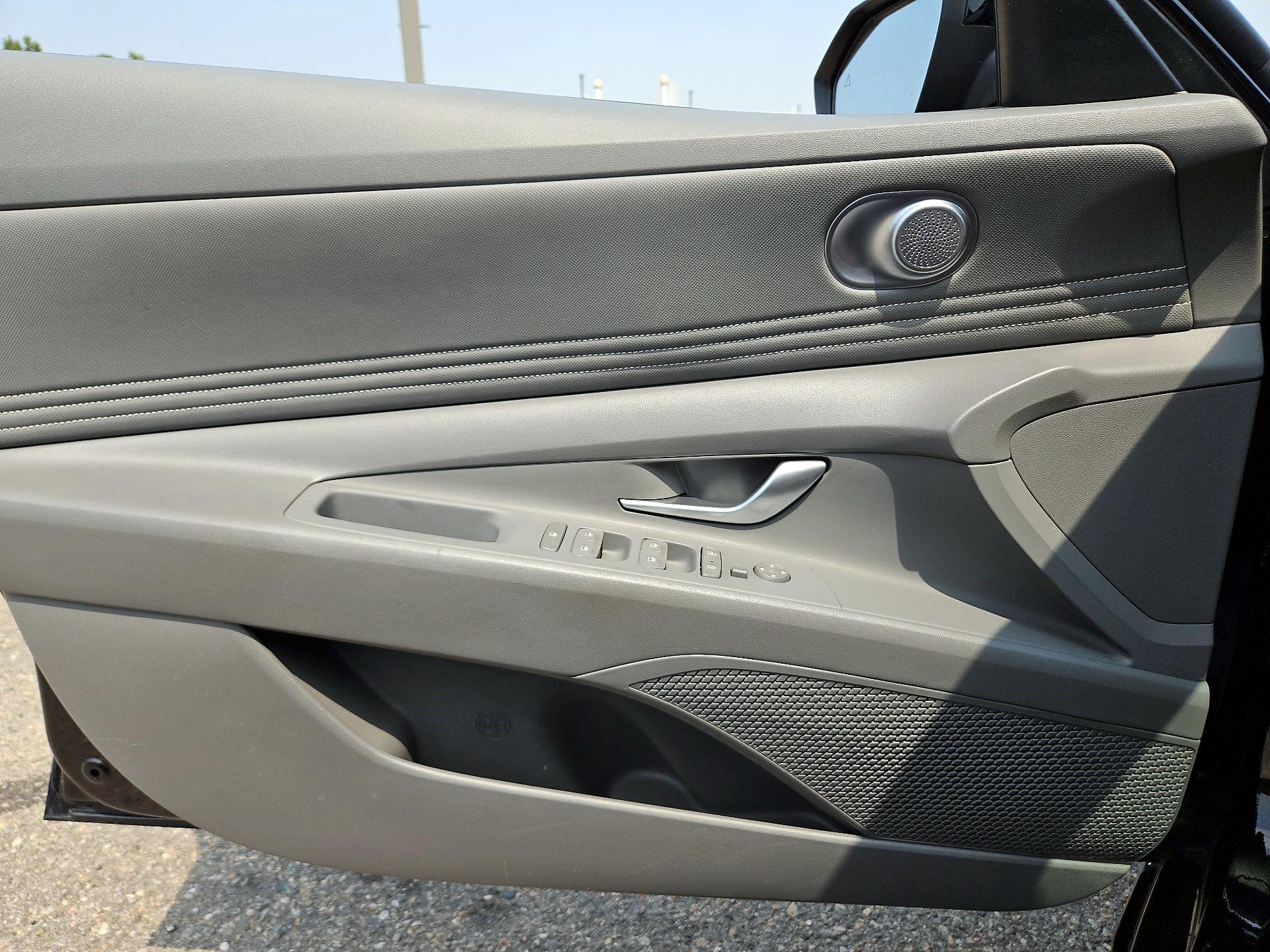 Thumbnail: 2023 Hyundai Elantra - 10