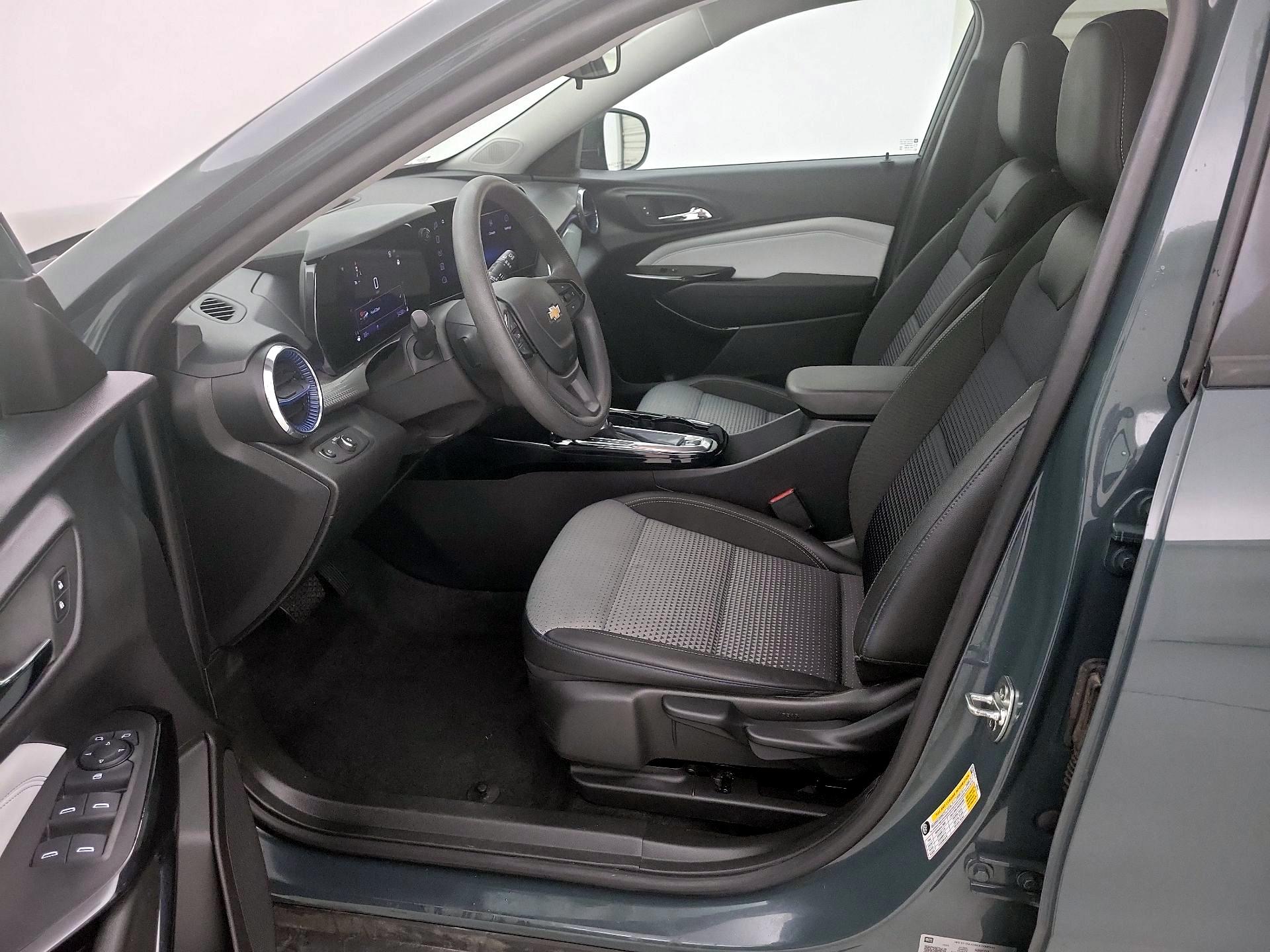 Thumbnail: 2025 Chevrolet Trax - 11