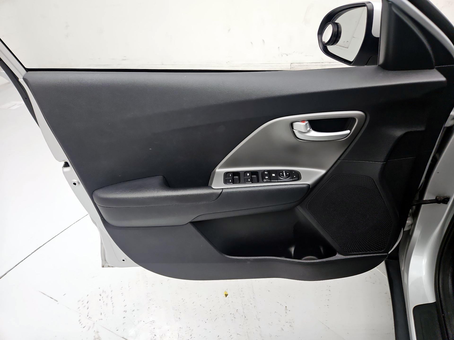 Thumbnail: 2018 Kia Niro - 12