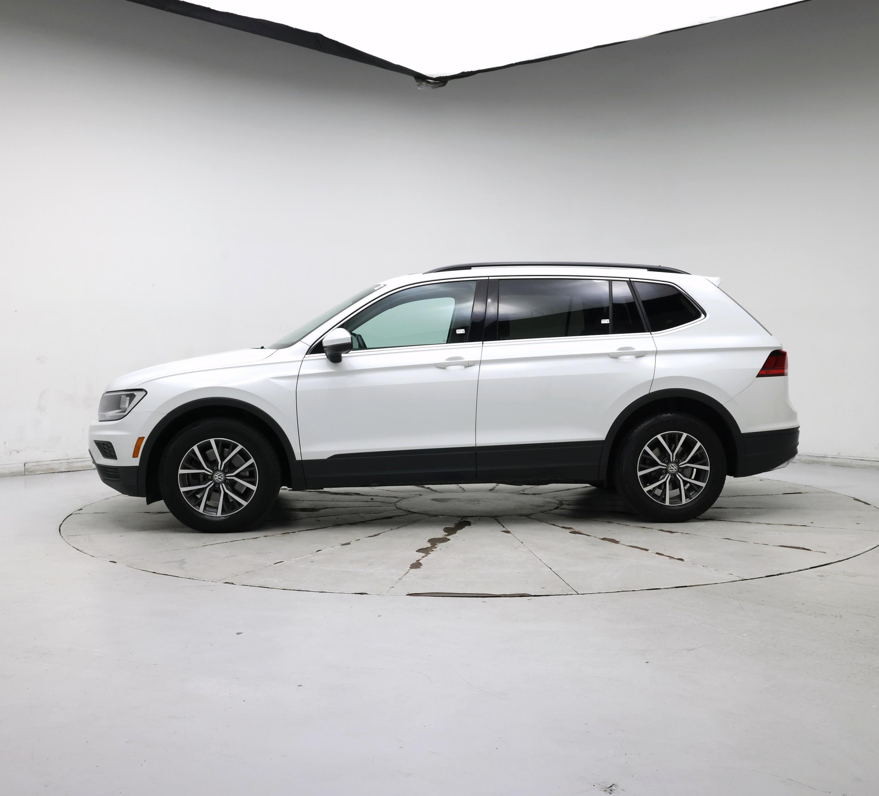 Thumbnail: 2019 Volkswagen Tiguan - 3