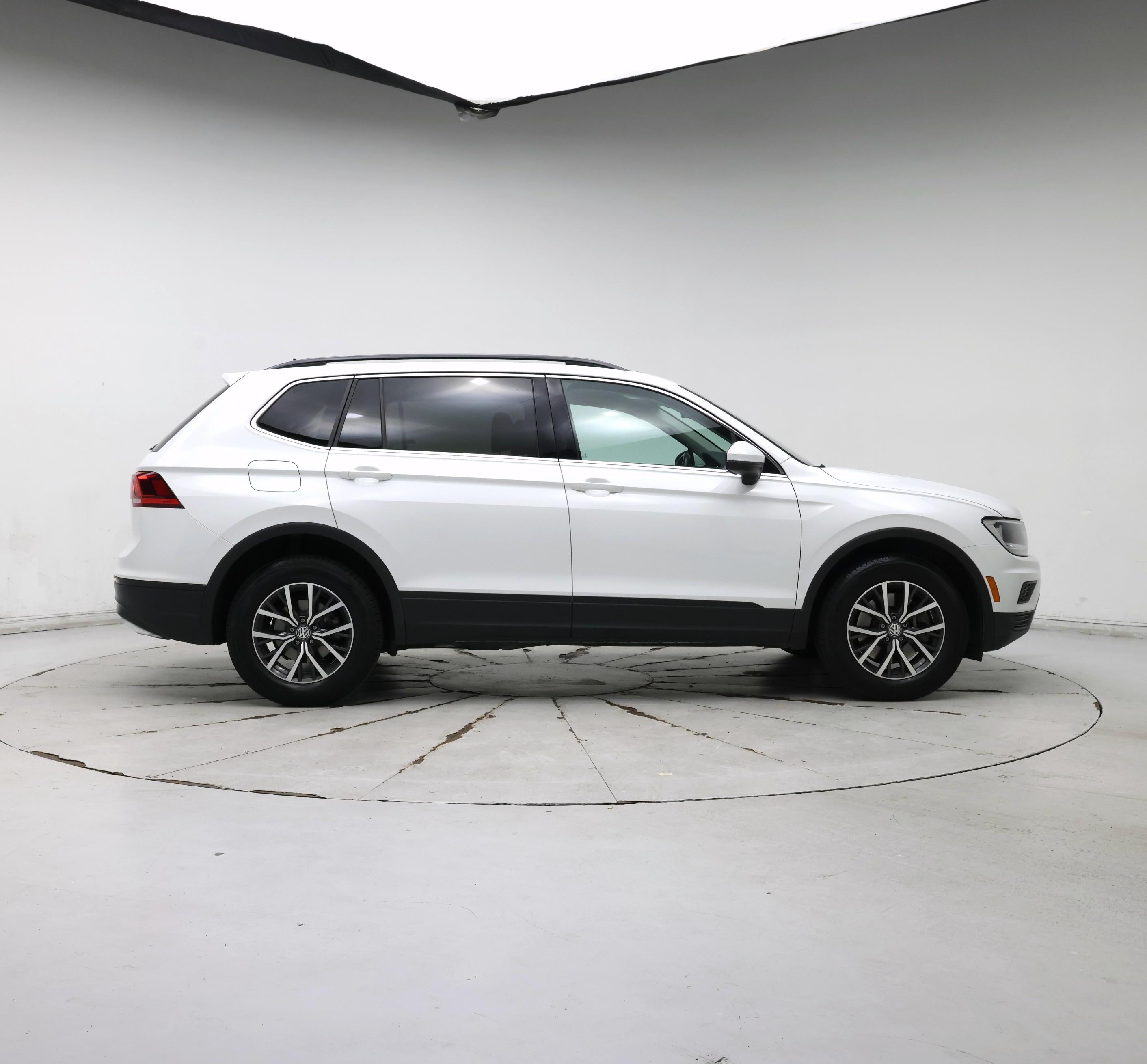 Thumbnail: 2019 Volkswagen Tiguan - 7