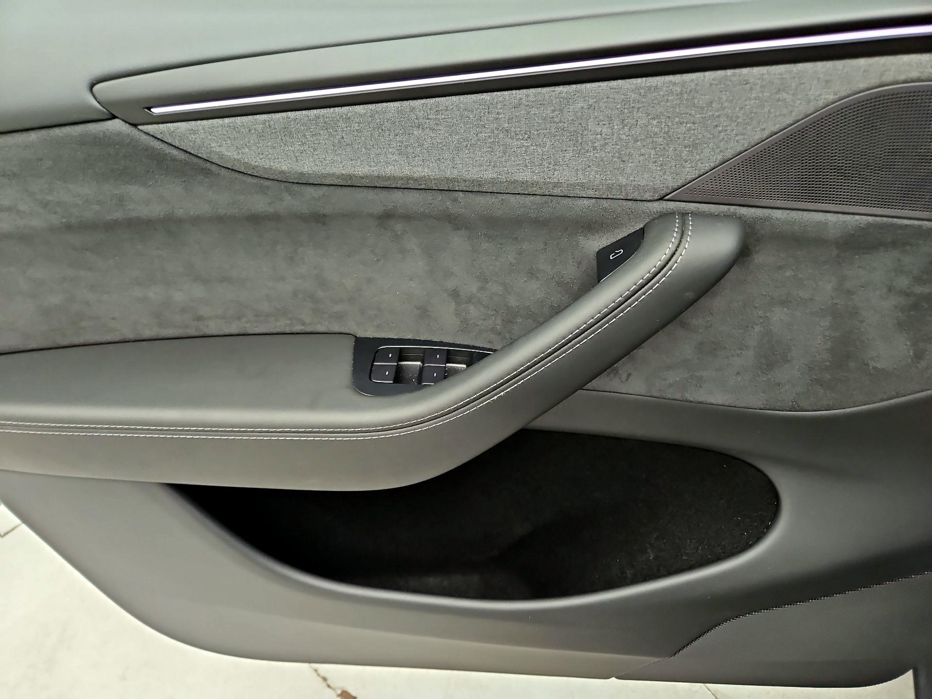 Thumbnail: 2026 Tesla Model Y - 10