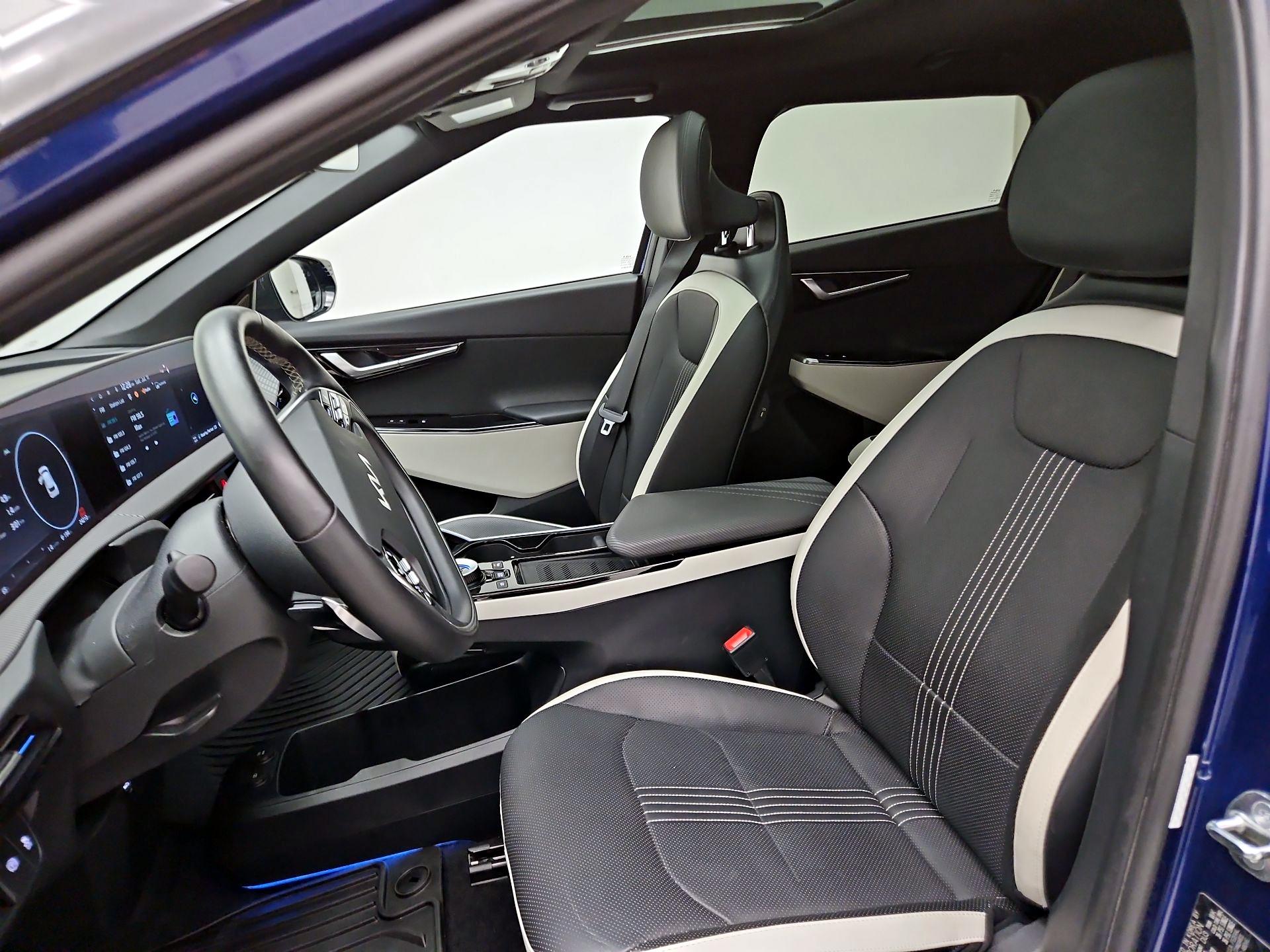 Thumbnail: 2023 Kia EV6 - 11